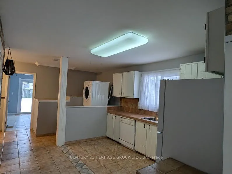 Photo 4 of Unit Main, 712 Victory Drive, Pickering, West Shore — HOMEH