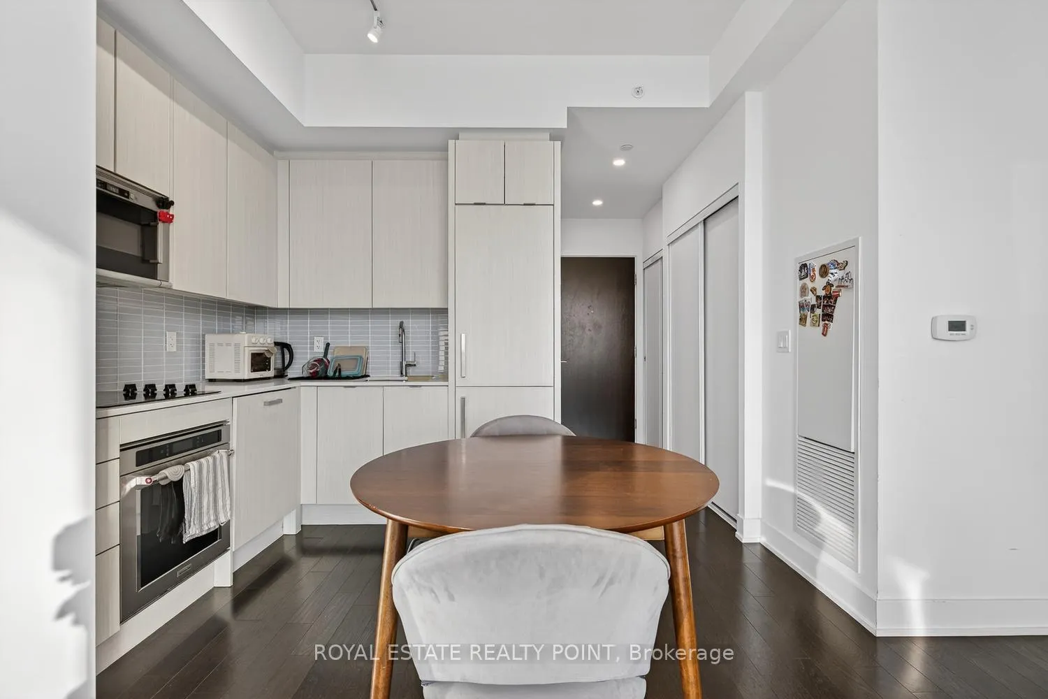 Photo 5 of Unit 2409, 181 Bedford Road, Toronto, The Annex — HOMEH