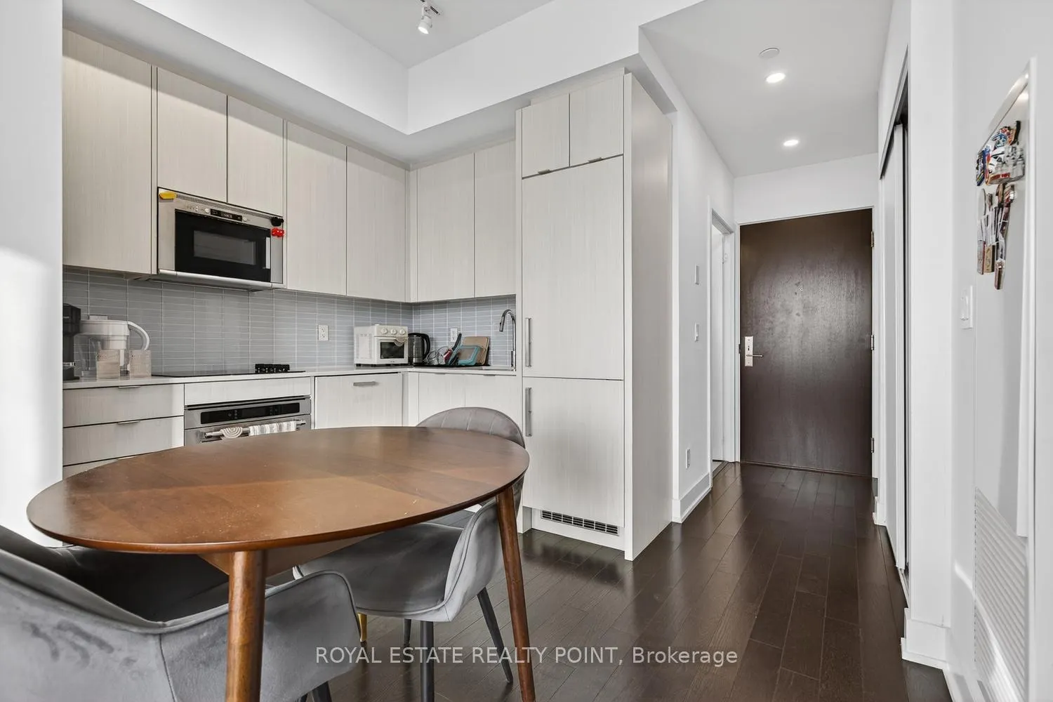 Photo 6 of Unit 2409, 181 Bedford Road, Toronto, The Annex — HOMEH