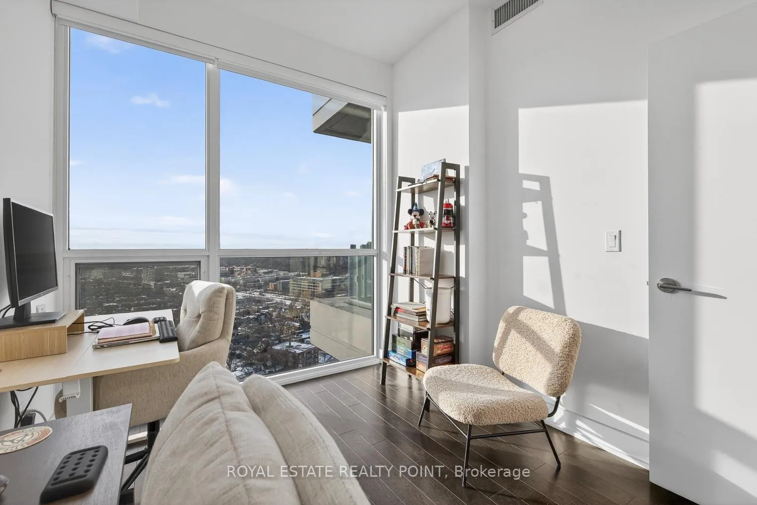 Photo 8 of Unit 2409, 181 Bedford Road, Toronto, The Annex — HOMEH