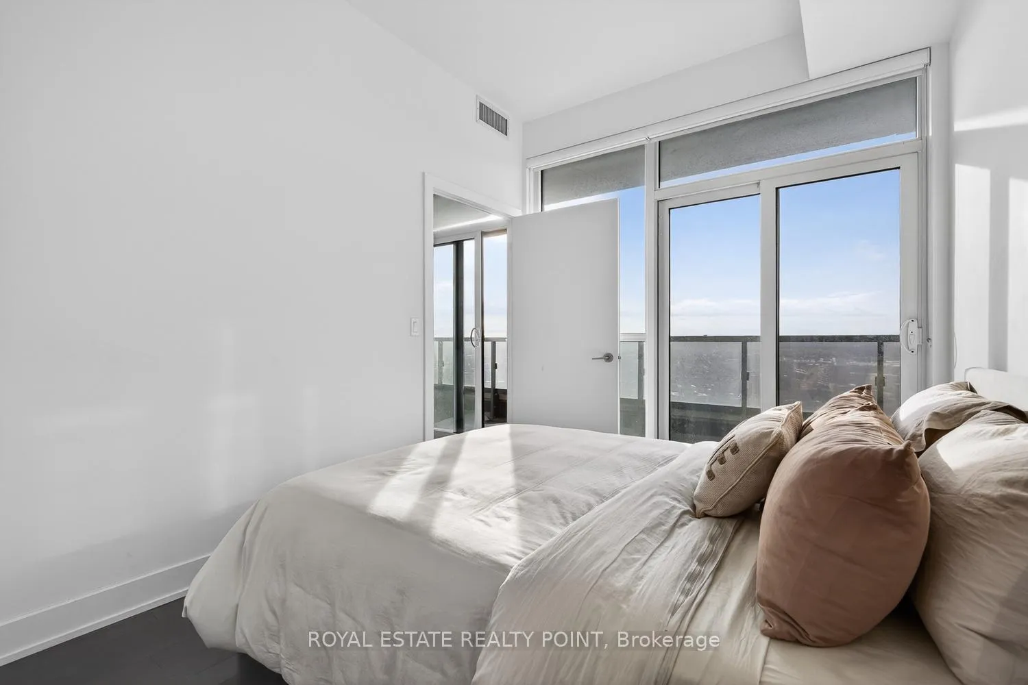 Photo 15 of Unit 2409, 181 Bedford Road, Toronto, The Annex — HOMEH
