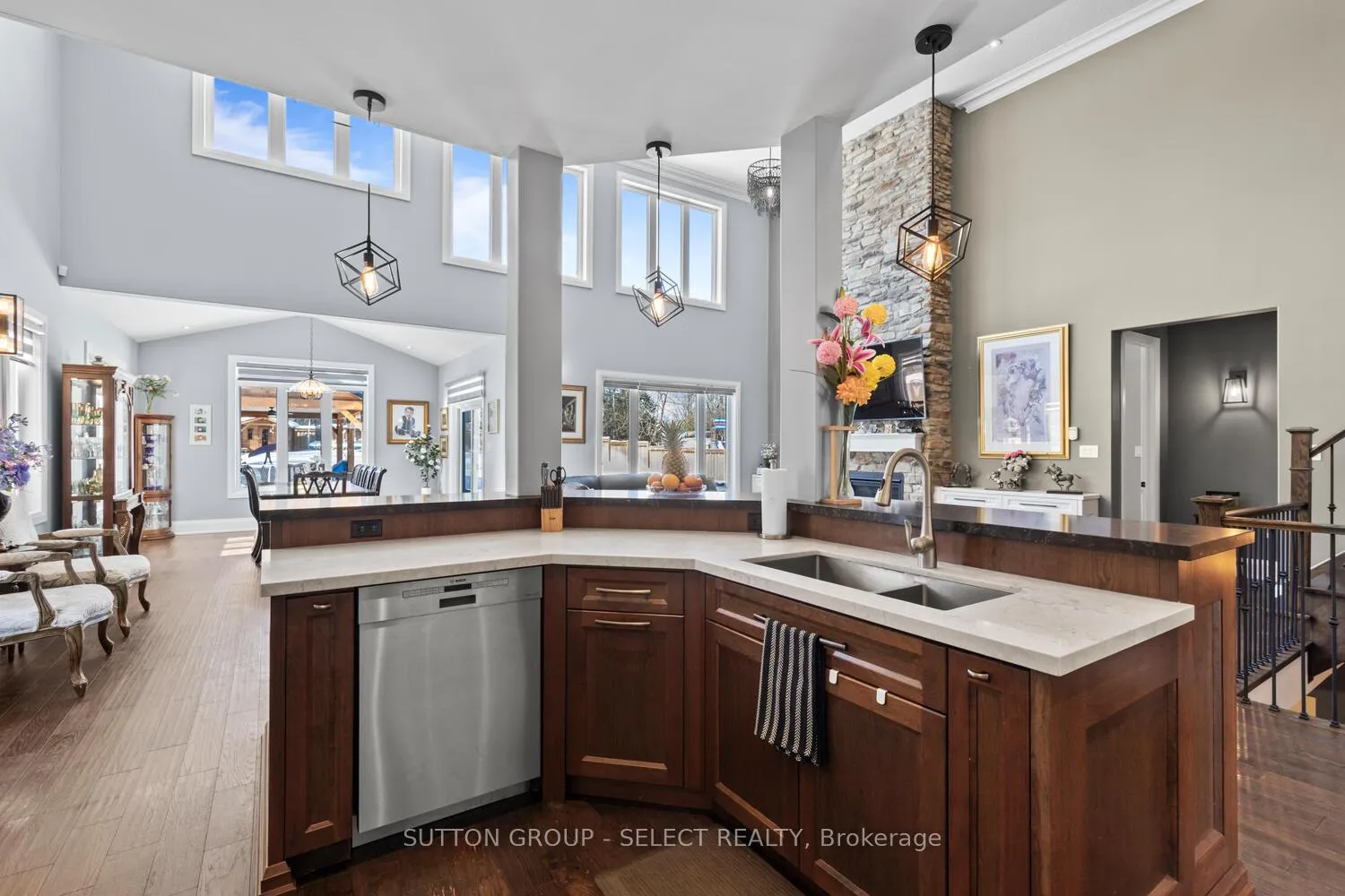 Photo 9 of 276 Sunnybrae Avenue, Innisfil, Stroud — HOMEH