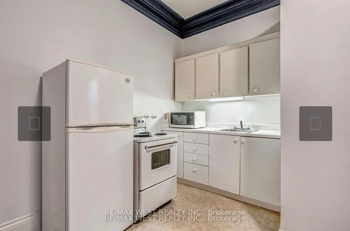 Photo 8 of Unit 102, 125 Madison Ave, Toronto, The Annex — HOMEH
