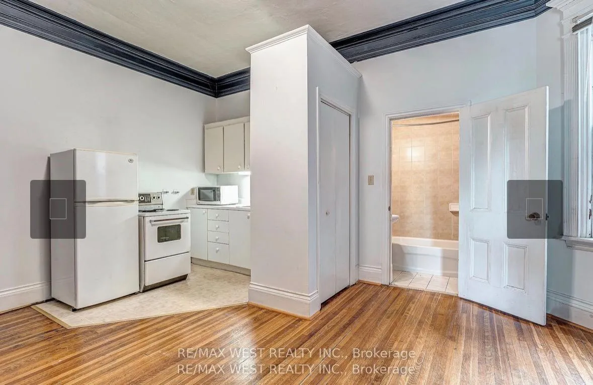 Photo 9 of Unit 102, 125 Madison Ave, Toronto, The Annex — HOMEH