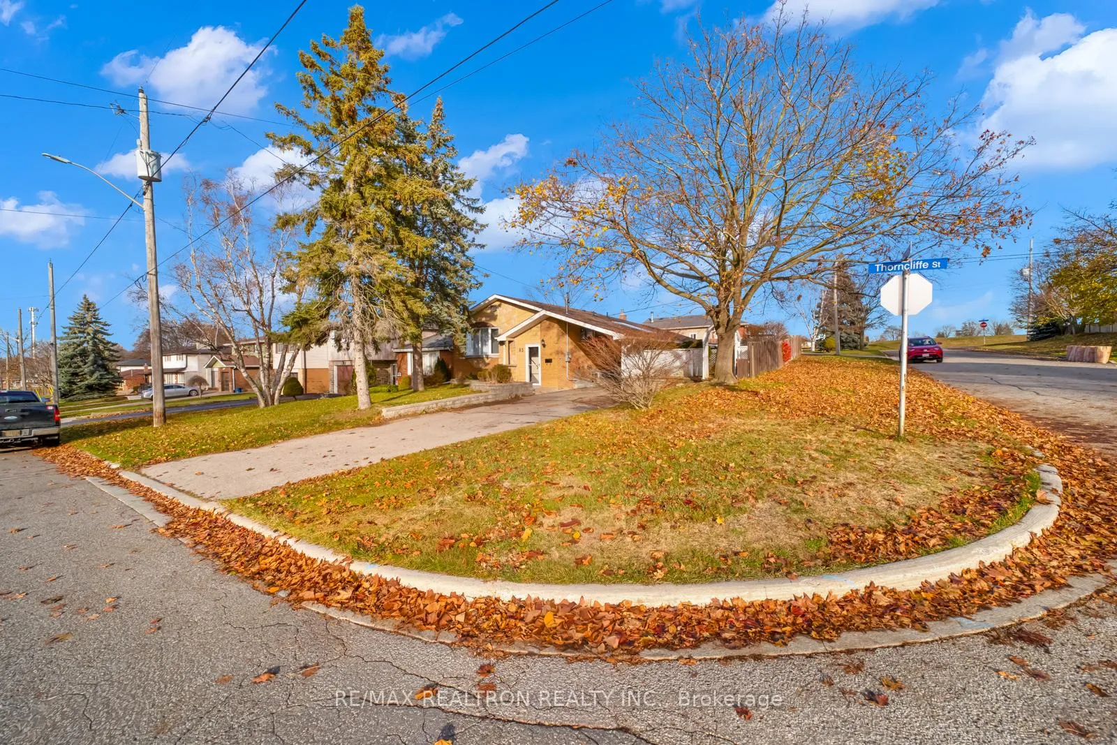 Photo 2 of 85 Thorncliffe Street, Oshawa, Donevan — HOMEH