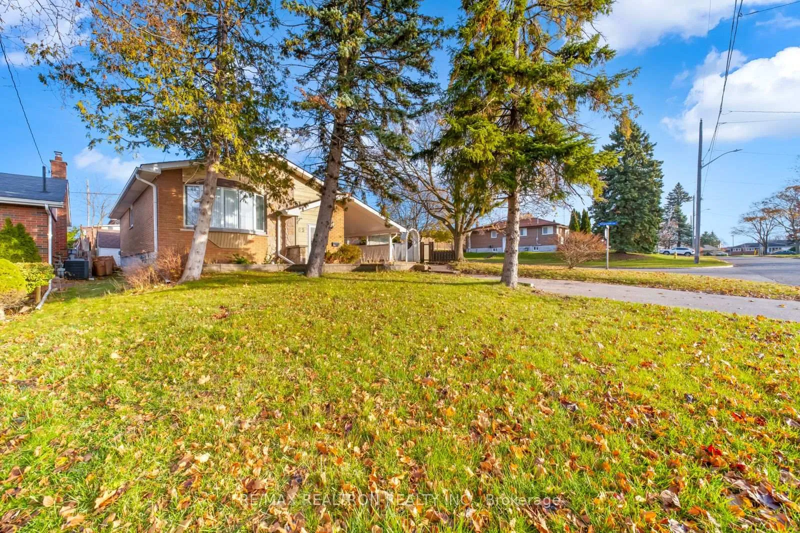 Photo 4 of 85 Thorncliffe Street, Oshawa, Donevan — HOMEH