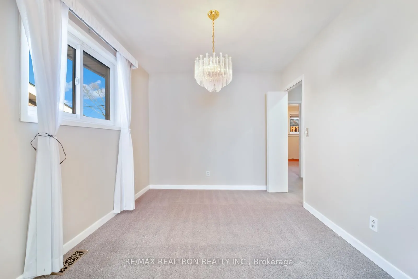 Photo 9 of 85 Thorncliffe Street, Oshawa, Donevan — HOMEH