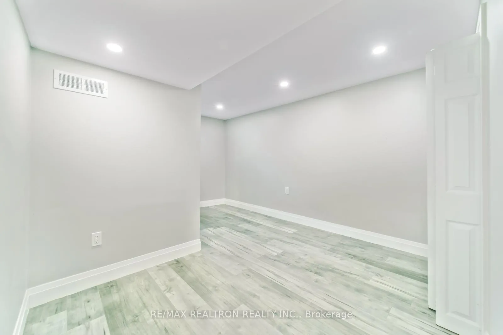 Photo 32 of 85 Thorncliffe Street, Oshawa, Donevan — HOMEH