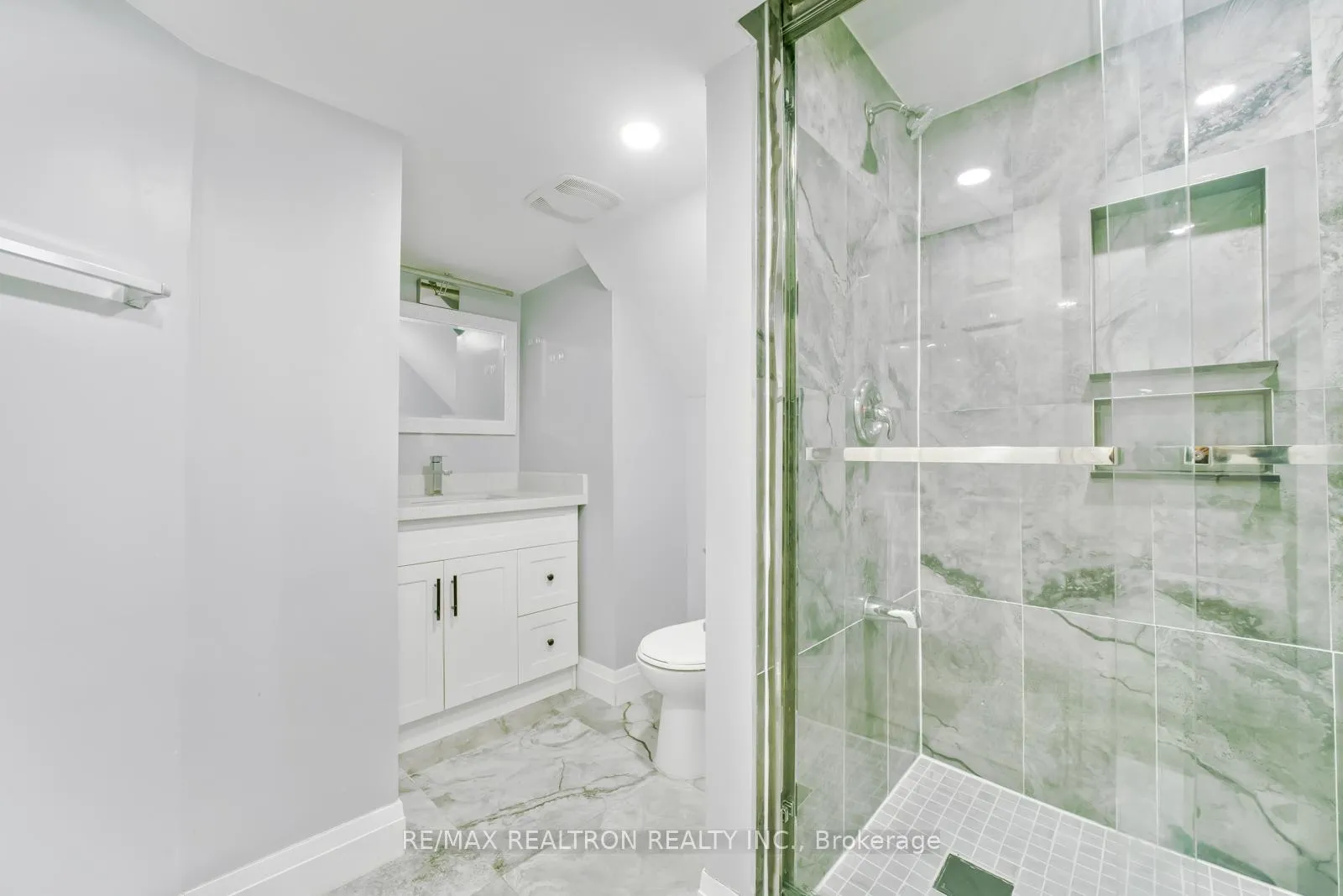 Photo 36 of 85 Thorncliffe Street, Oshawa, Donevan — HOMEH