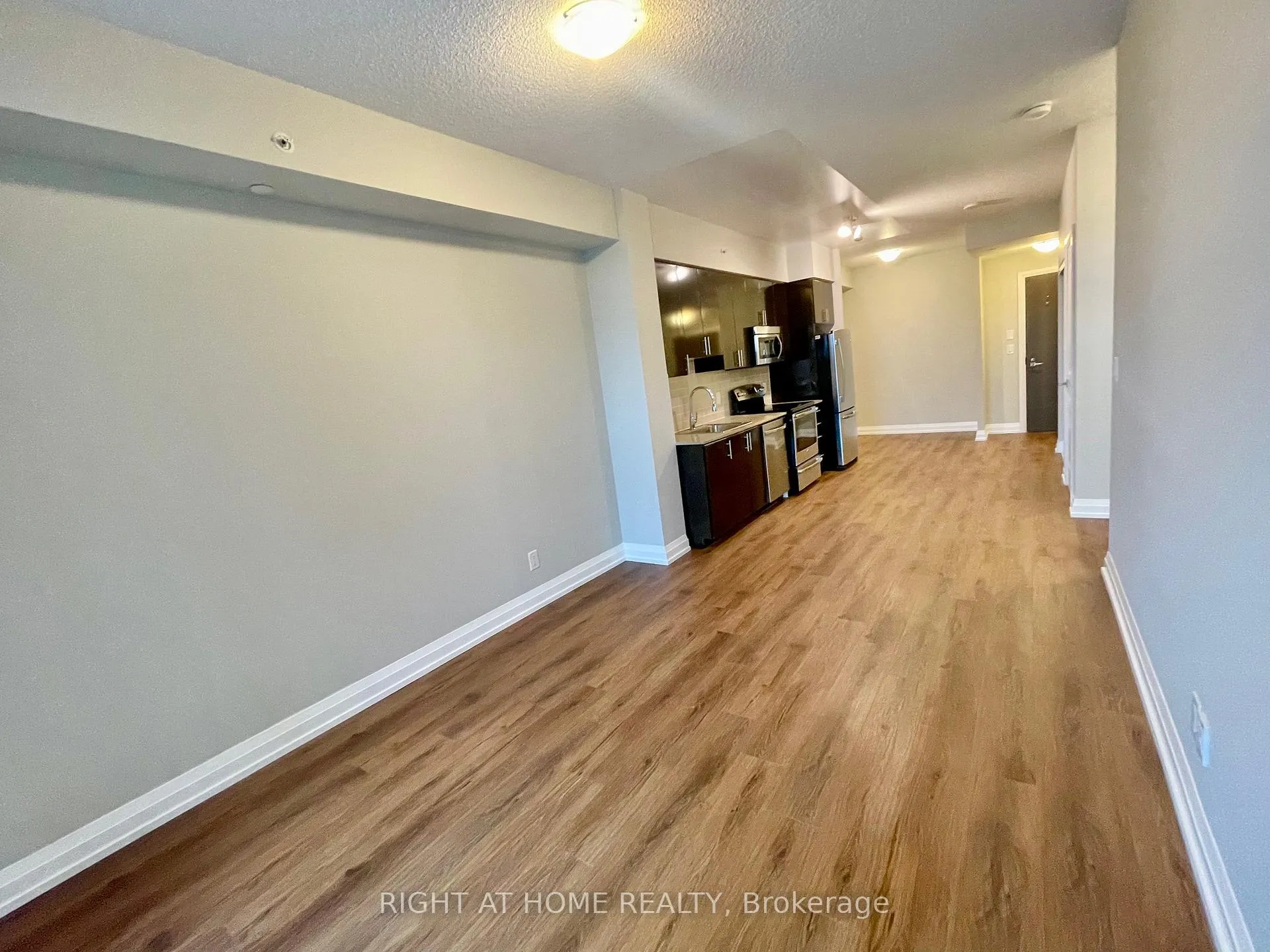 Photo 6 of Unit 606, 7171 Yonge Street, Markham, Thornhill — HOMEH
