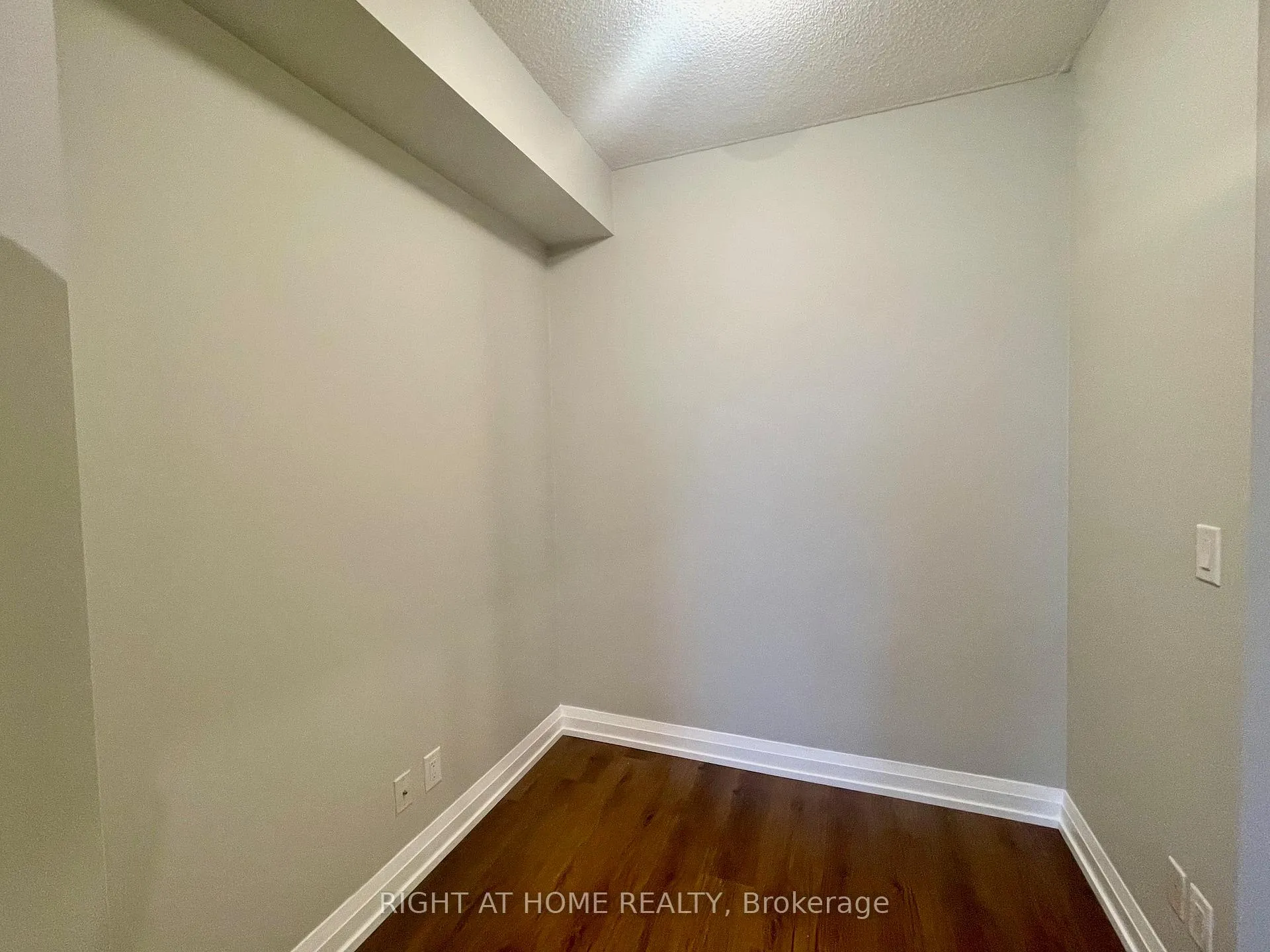 Photo 9 of Unit 606, 7171 Yonge Street, Markham, Thornhill — HOMEH