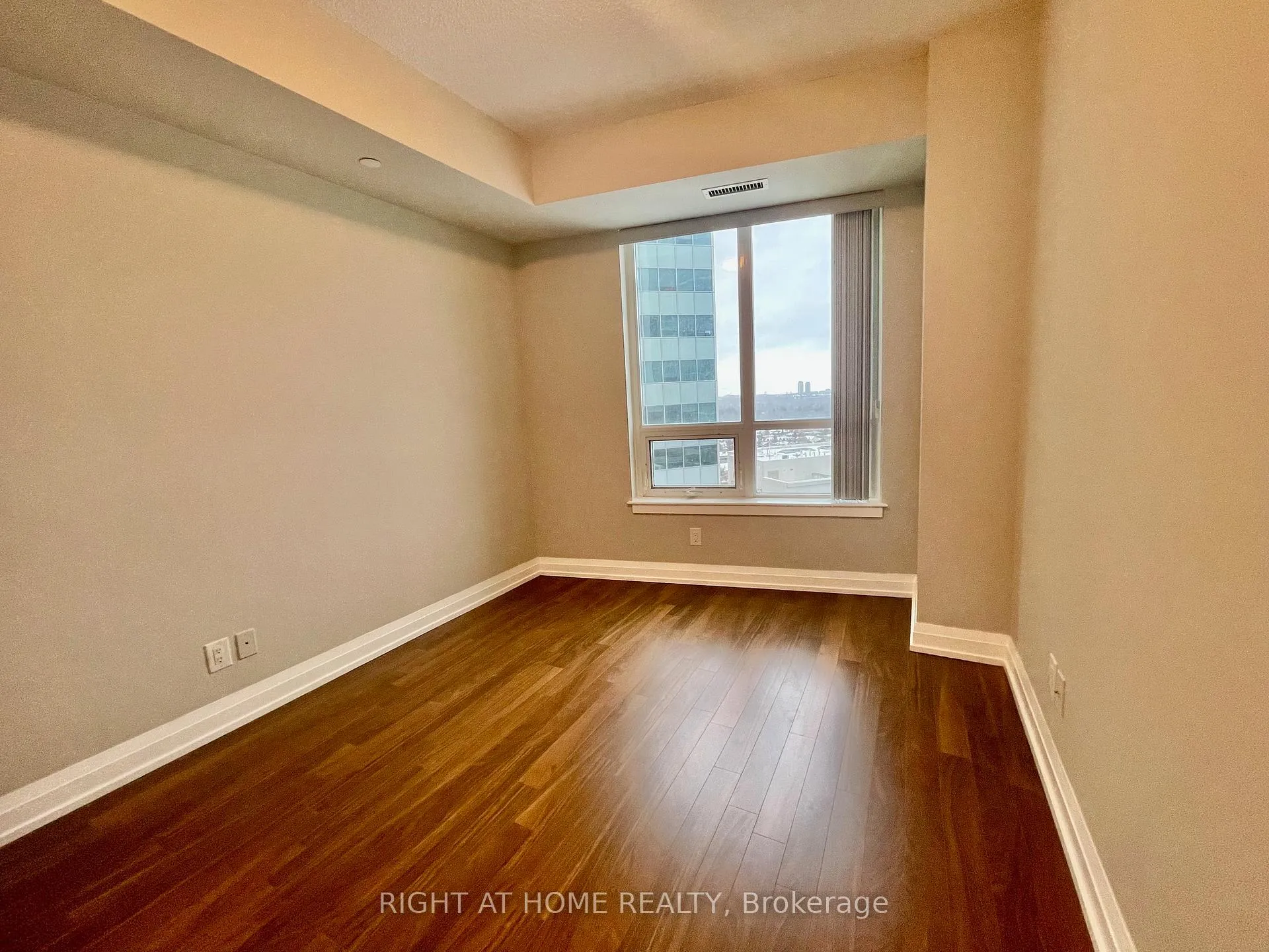 Photo 11 of Unit 606, 7171 Yonge Street, Markham, Thornhill — HOMEH