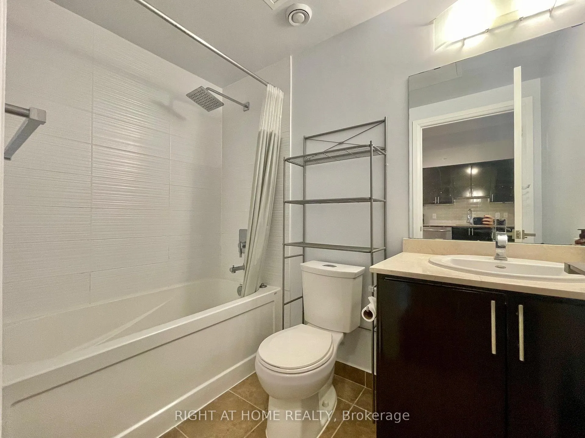 Photo 15 of Unit 606, 7171 Yonge Street, Markham, Thornhill — HOMEH