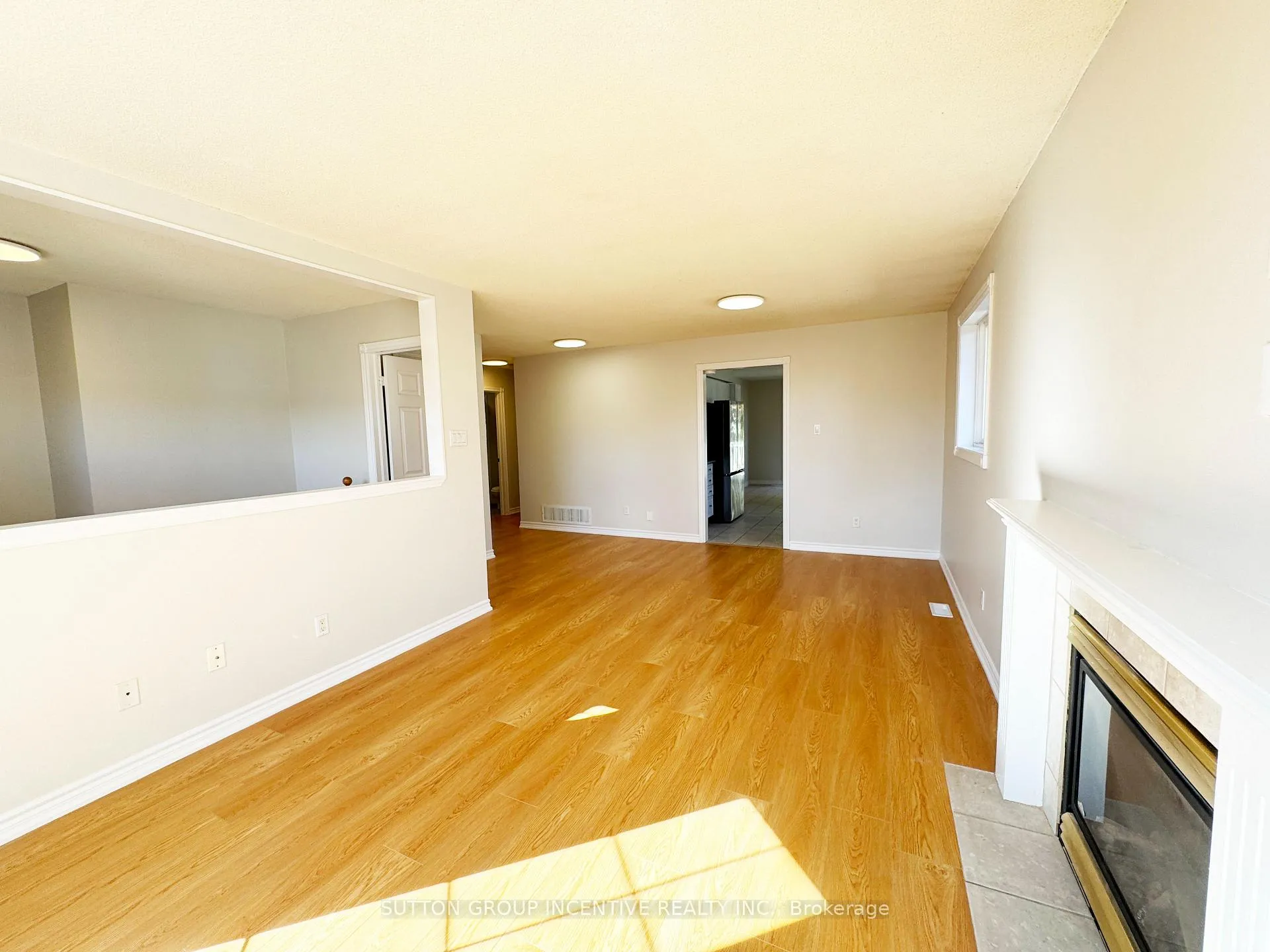 Photo 7 of 18 Forest Dale Drive, Barrie, Little Lake — HOMEH