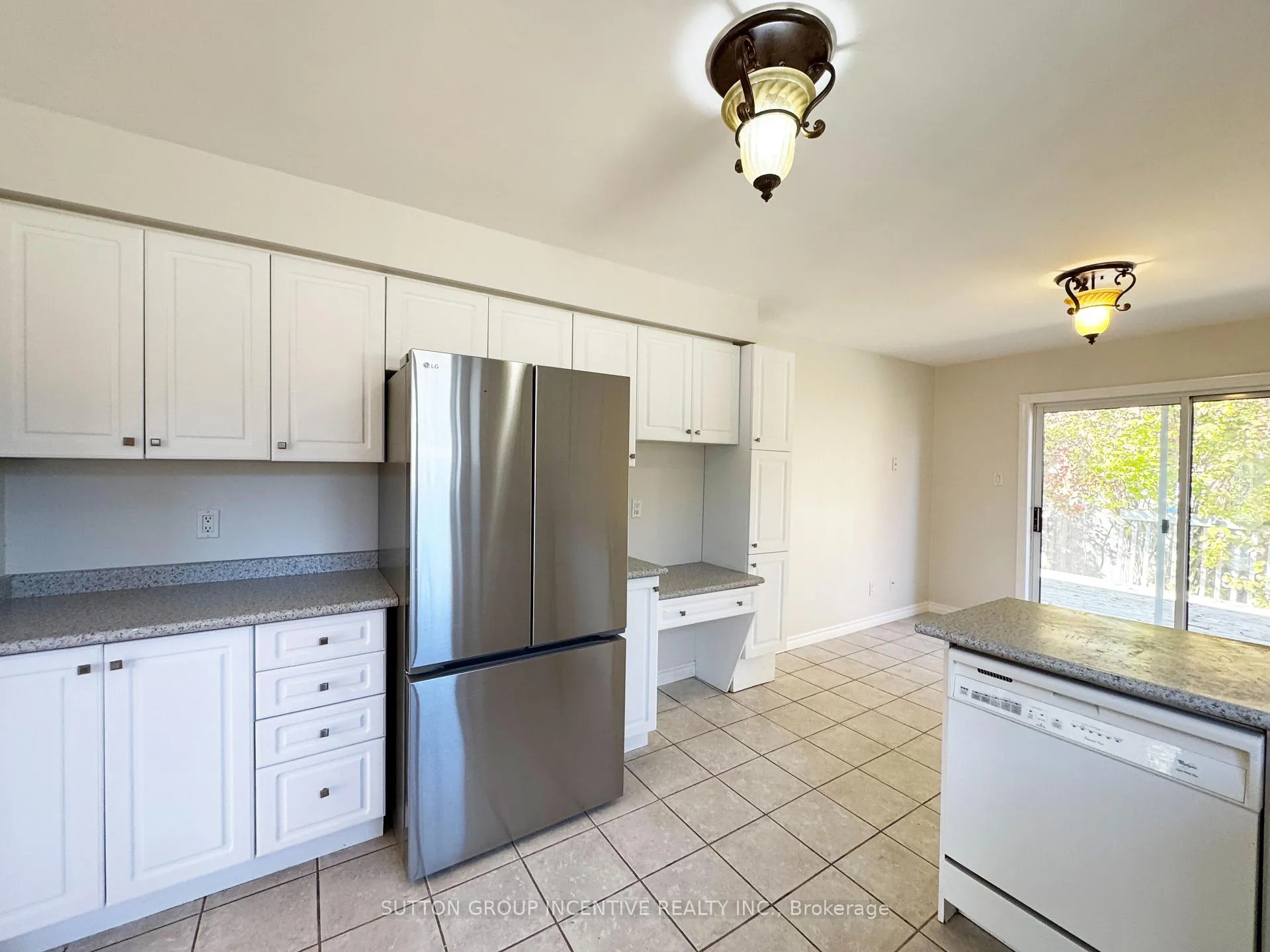 Photo 11 of 18 Forest Dale Drive, Barrie, Little Lake — HOMEH