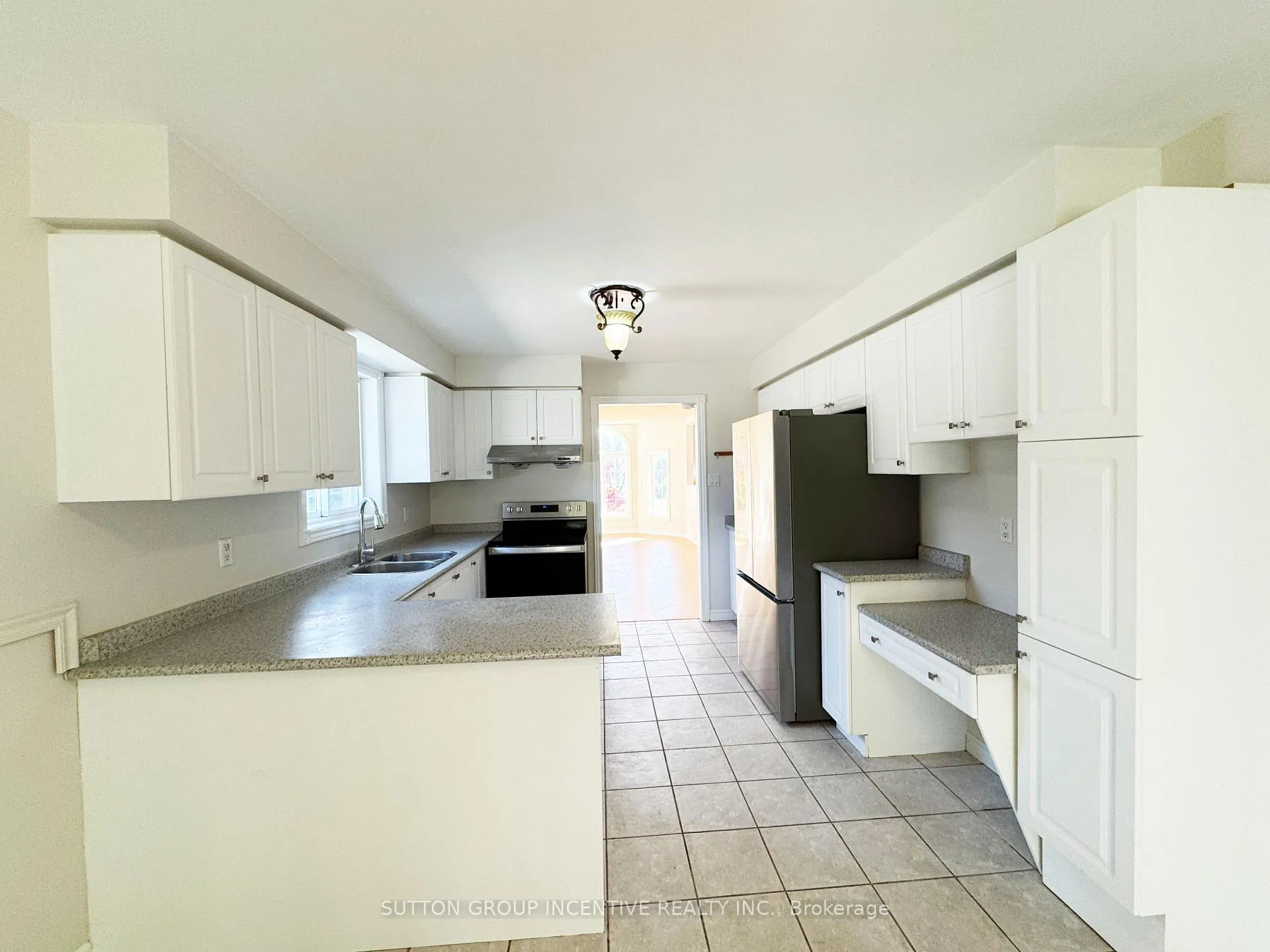 Photo 12 of 18 Forest Dale Drive, Barrie, Little Lake — HOMEH