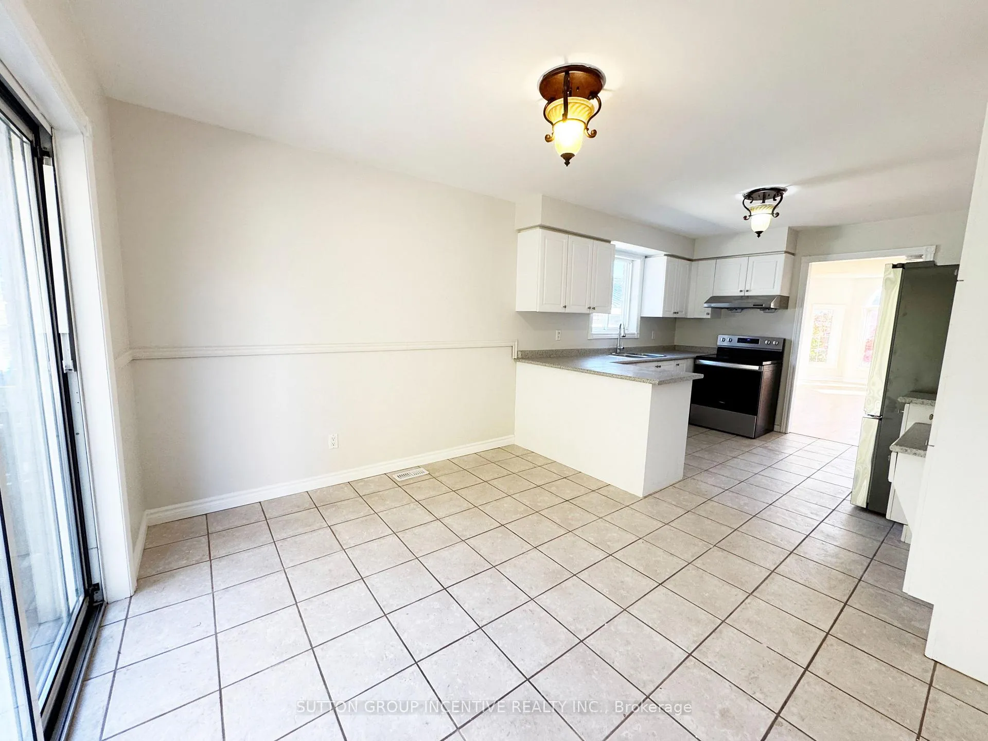 Photo 13 of 18 Forest Dale Drive, Barrie, Little Lake — HOMEH