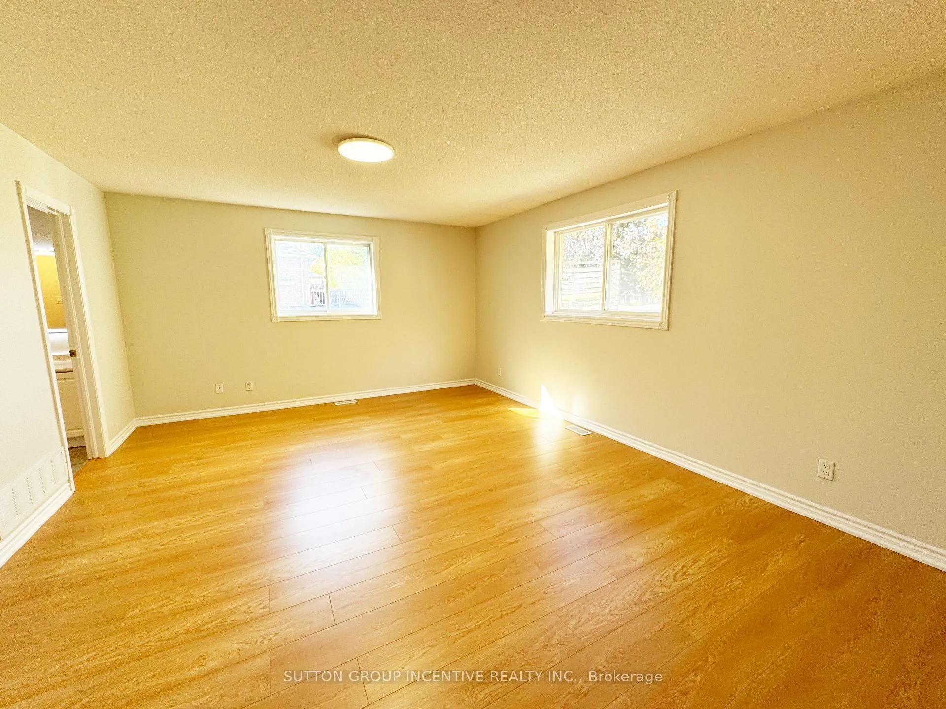 Photo 14 of 18 Forest Dale Drive, Barrie, Little Lake — HOMEH