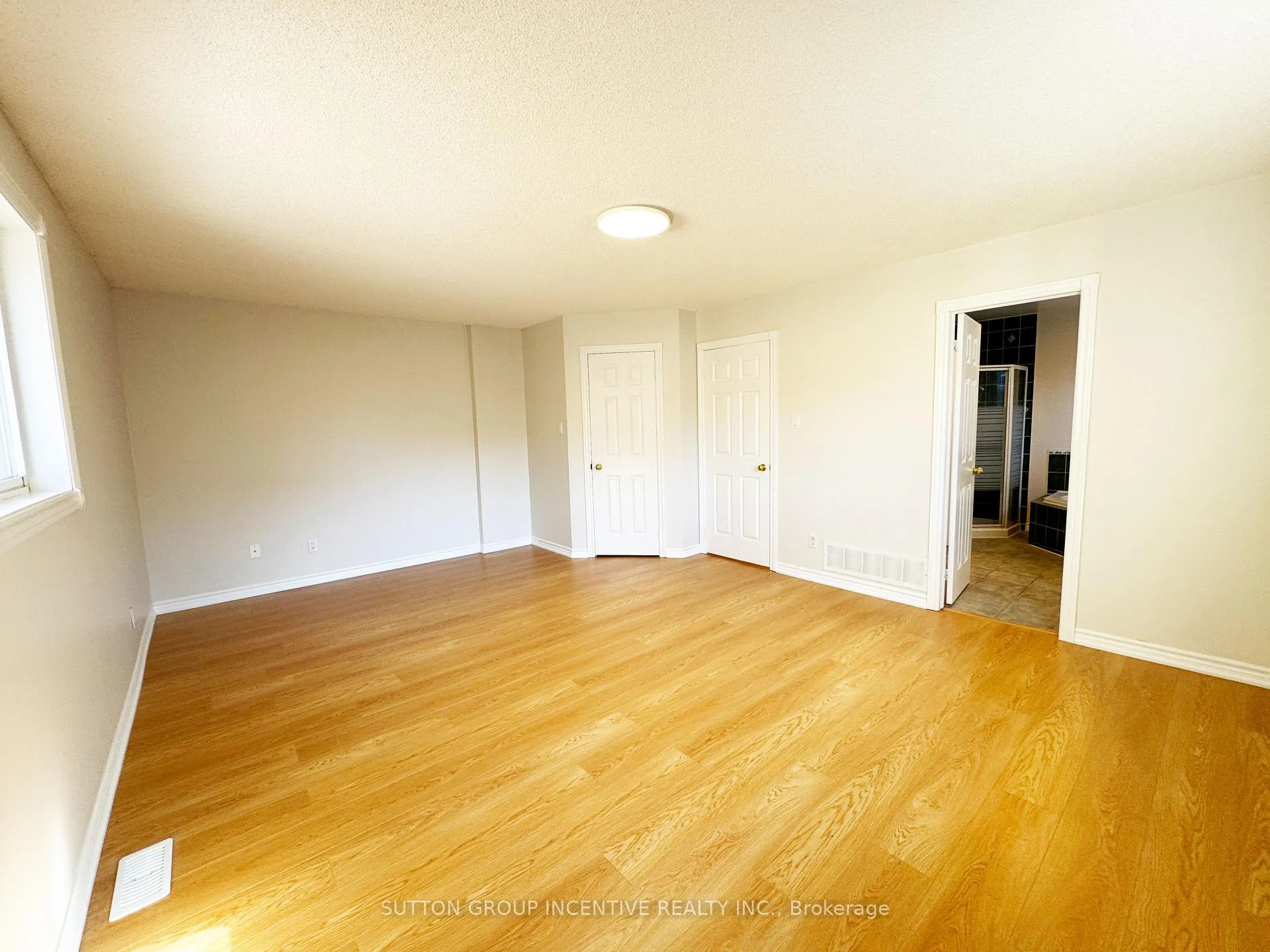 Photo 15 of 18 Forest Dale Drive, Barrie, Little Lake — HOMEH