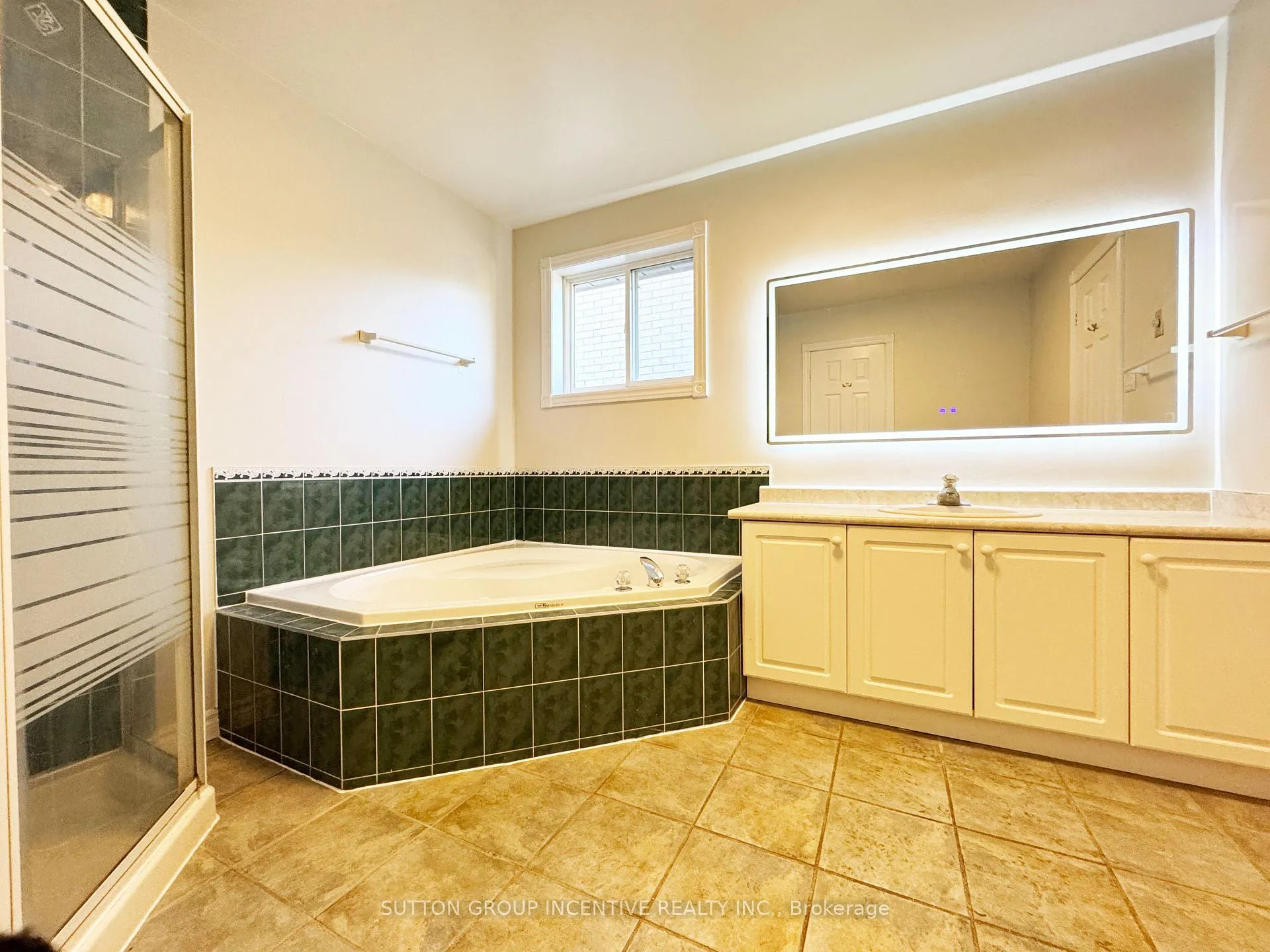 Photo 17 of 18 Forest Dale Drive, Barrie, Little Lake — HOMEH