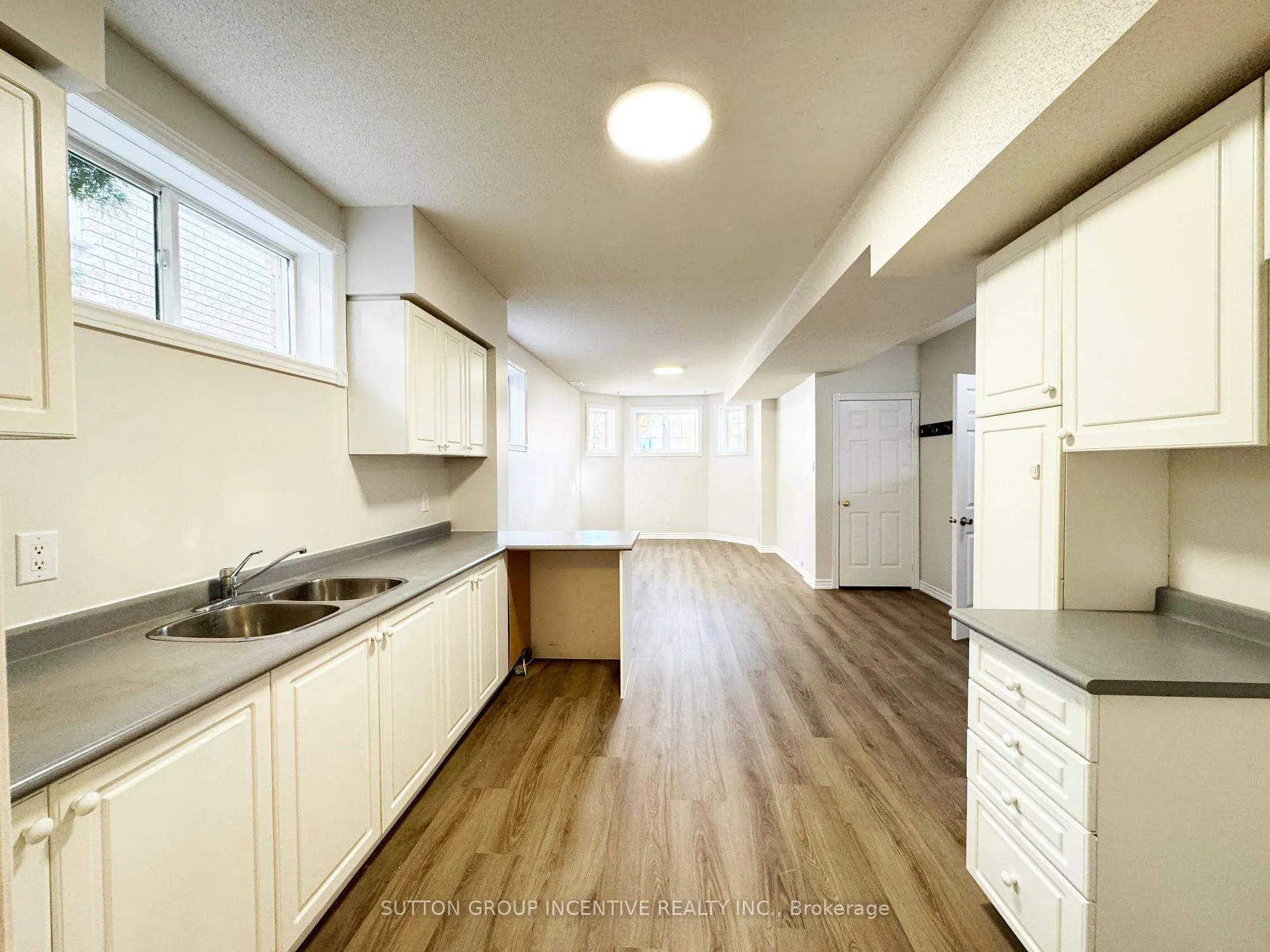 Photo 21 of 18 Forest Dale Drive, Barrie, Little Lake — HOMEH