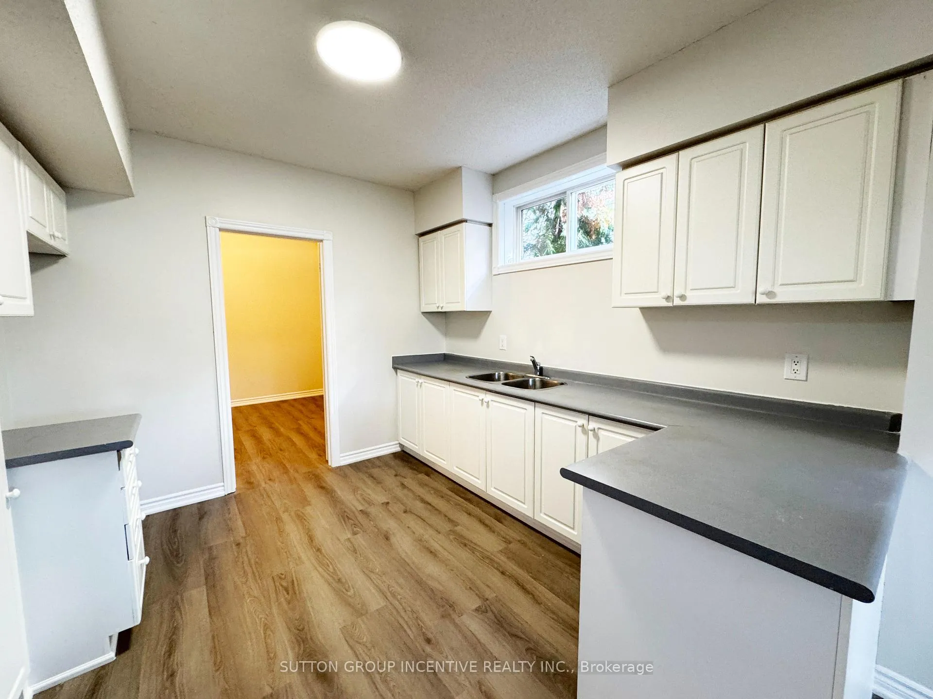 Photo 24 of 18 Forest Dale Drive, Barrie, Little Lake — HOMEH