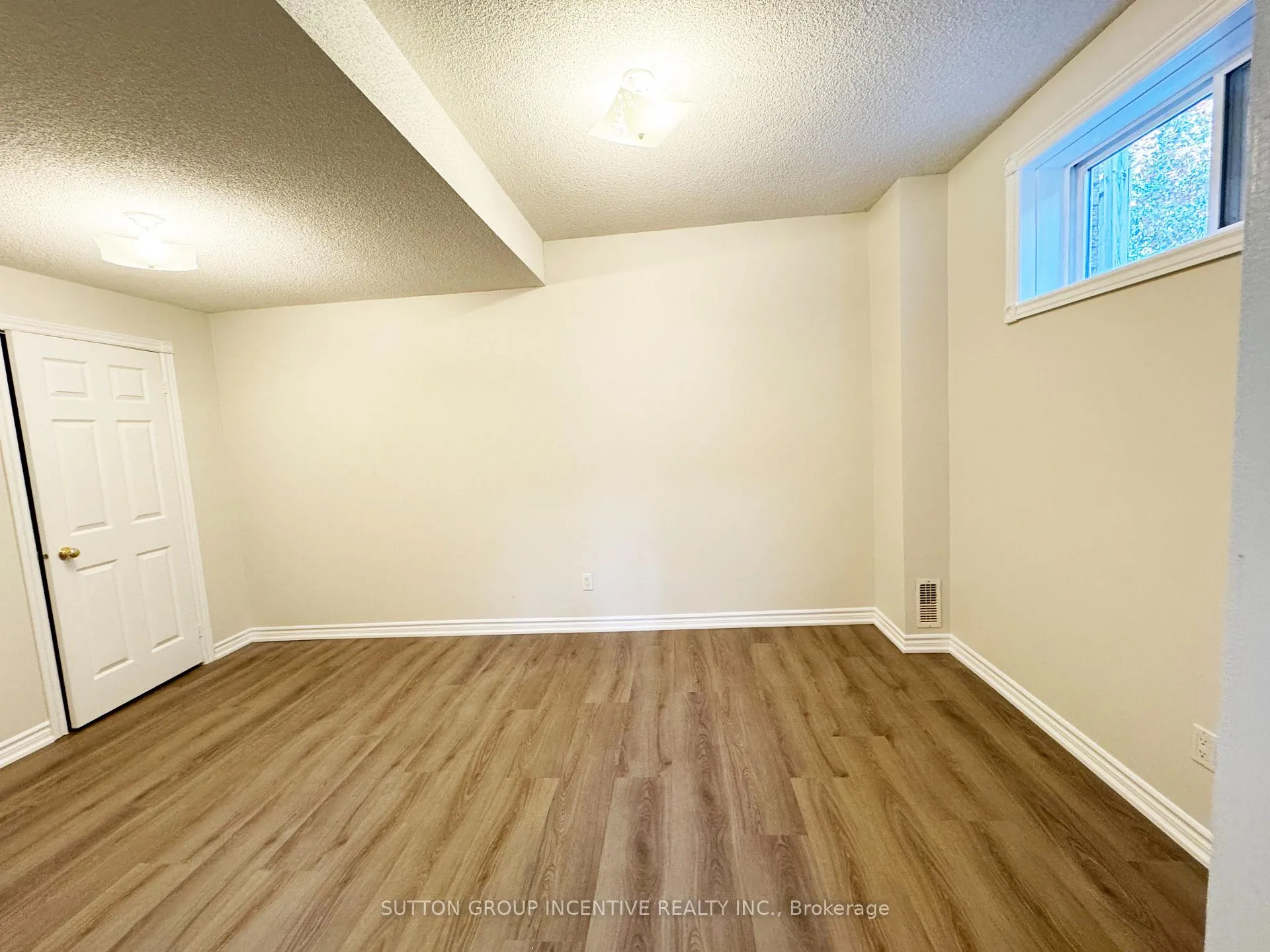 Photo 27 of 18 Forest Dale Drive, Barrie, Little Lake — HOMEH