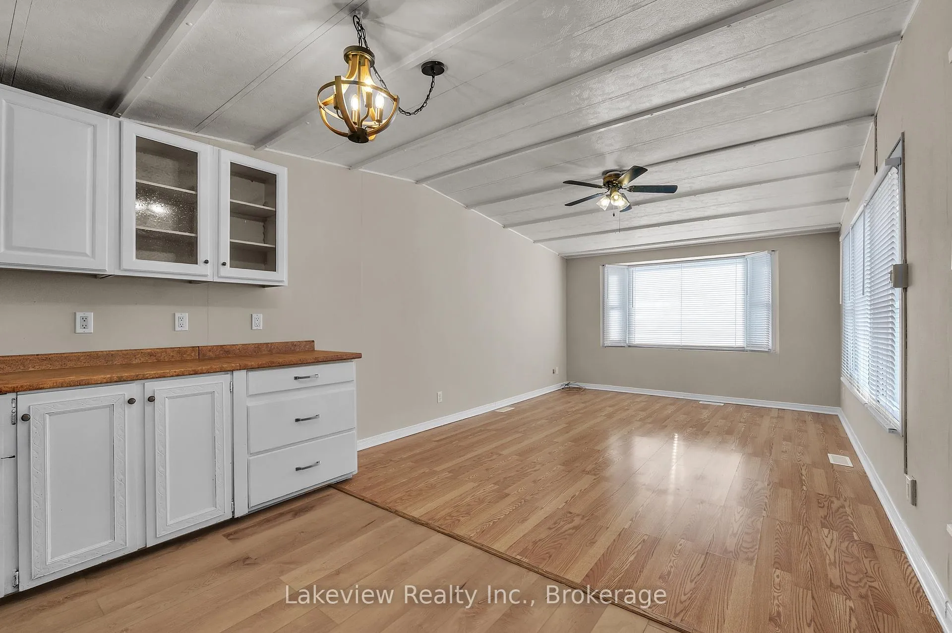 Photo 2 of 197 Cree Lane S, Orillia — HOMEH