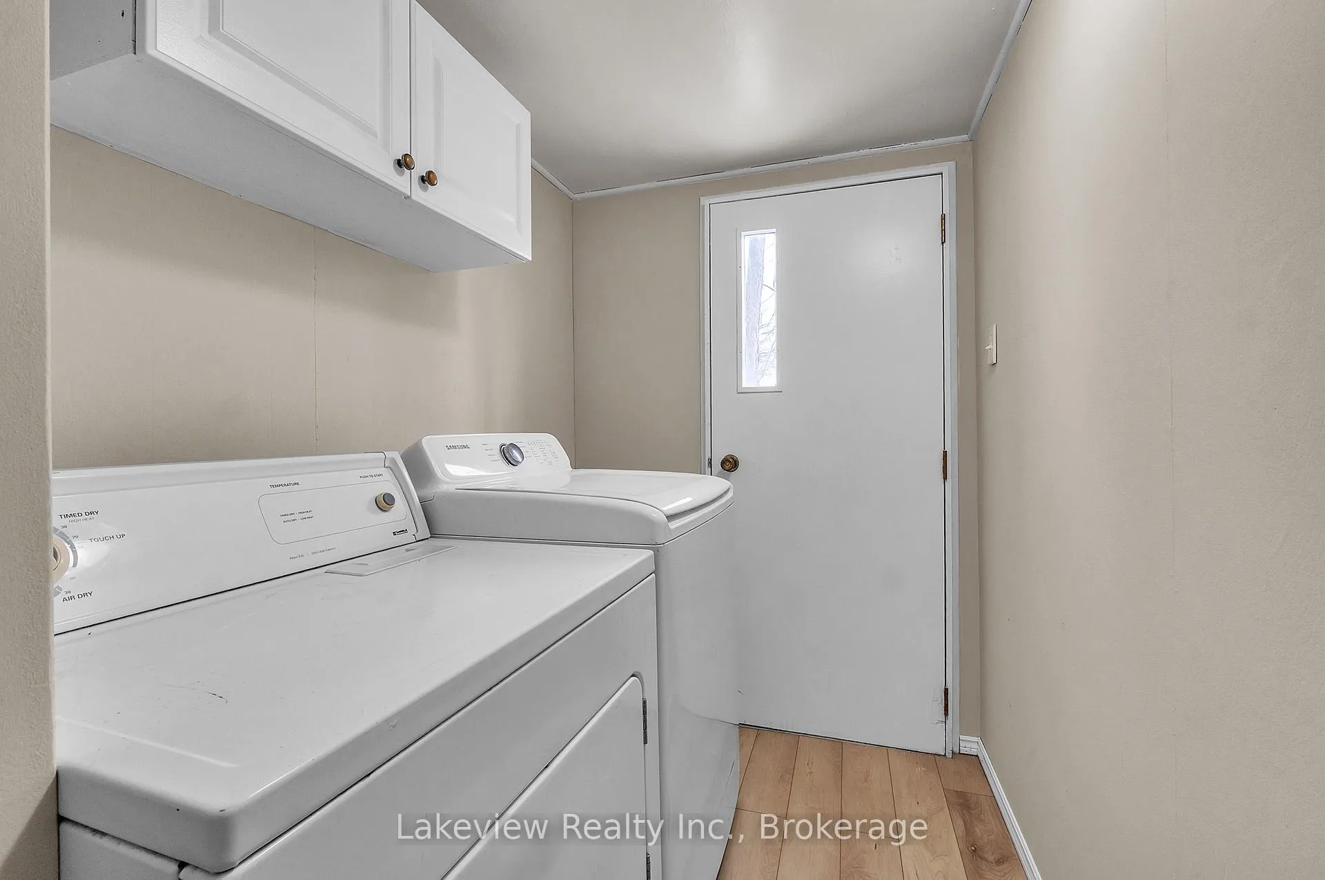 Photo 5 of 197 Cree Lane S, Orillia — HOMEH