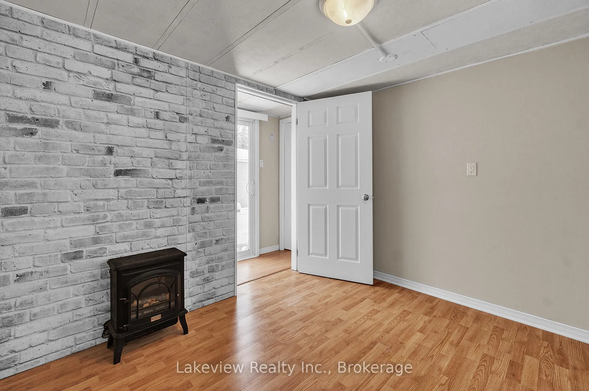 Photo 7 of 197 Cree Lane S, Orillia — HOMEH