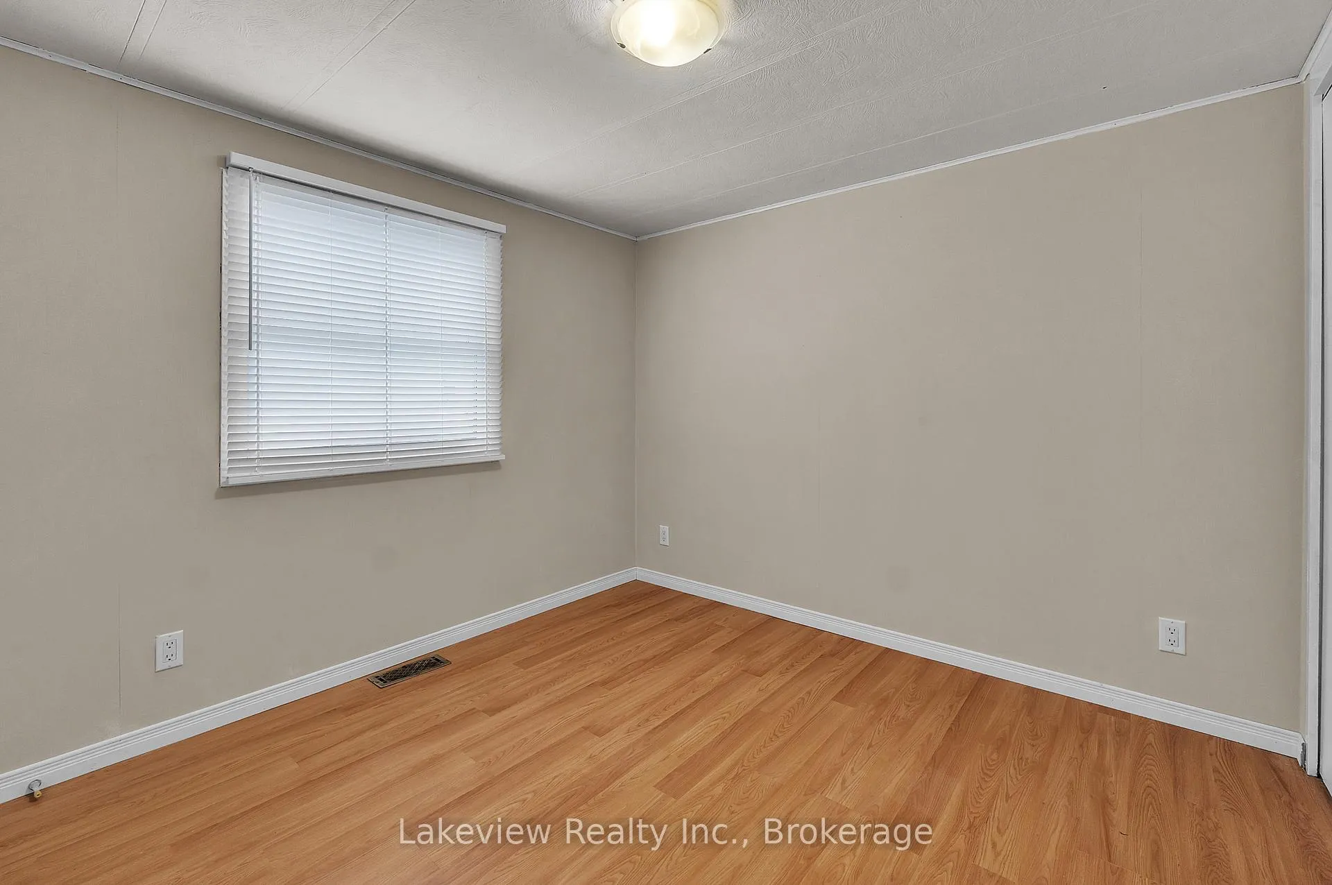 Photo 9 of 197 Cree Lane S, Orillia — HOMEH
