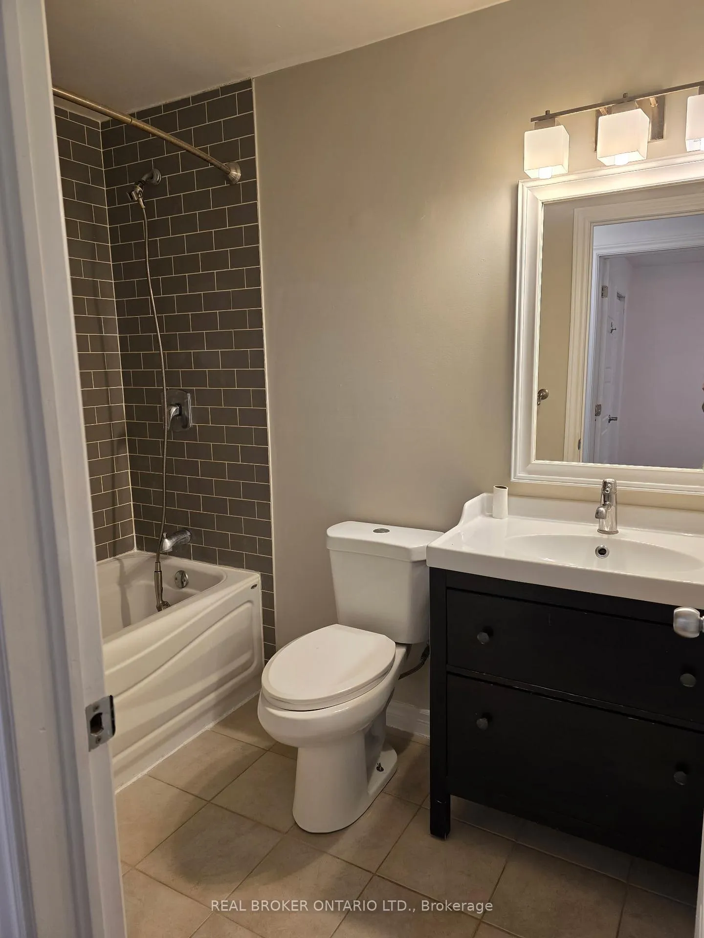 Photo 9 of Unit Main, 175 Peel Street, Barrie, Wellington — HOMEH