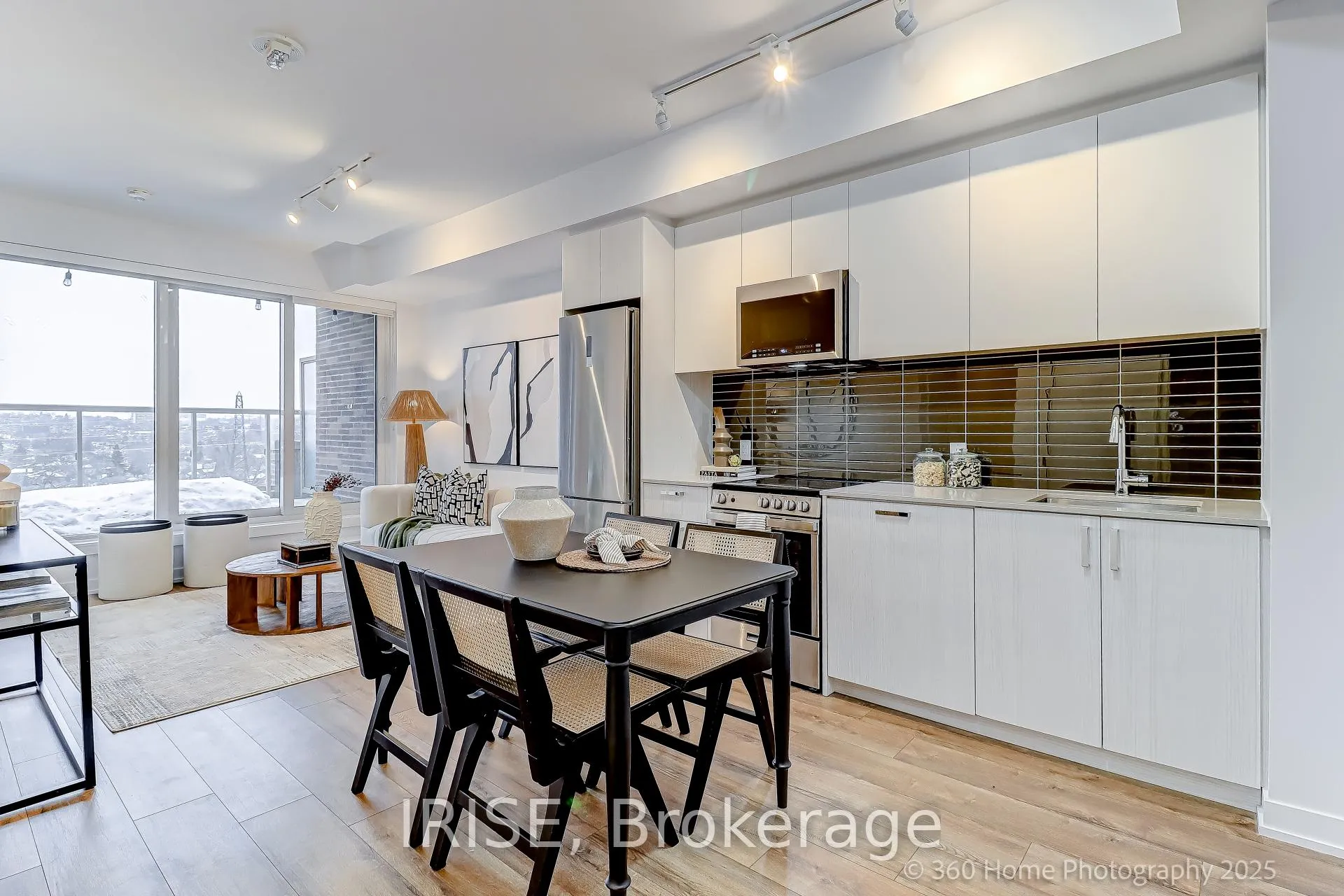 Front of Unit 16, 1787 St Clair Avenue W