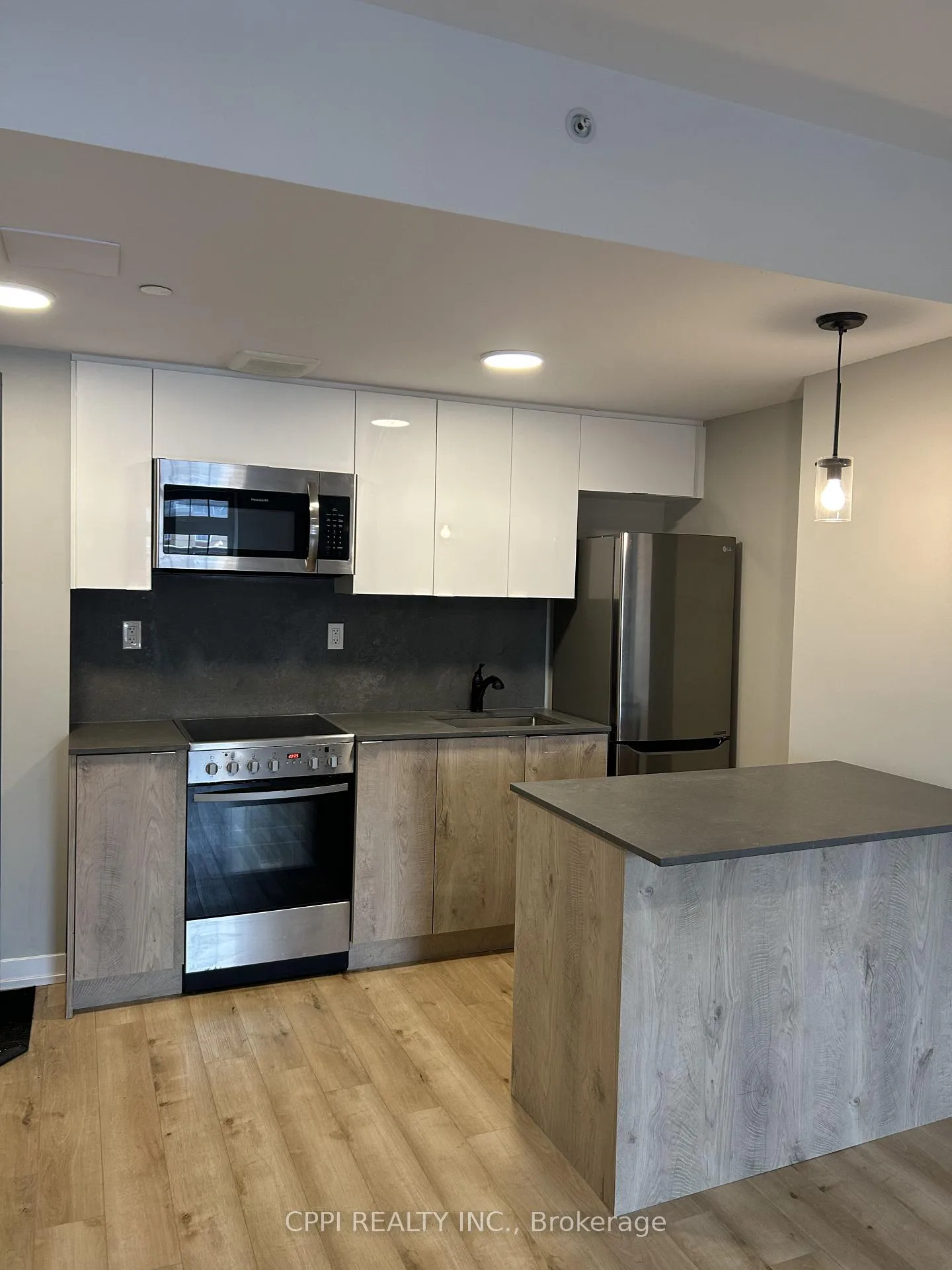 Photo 3 of Unit 506, 70 King Street E, Oshawa, Central — HOMEH