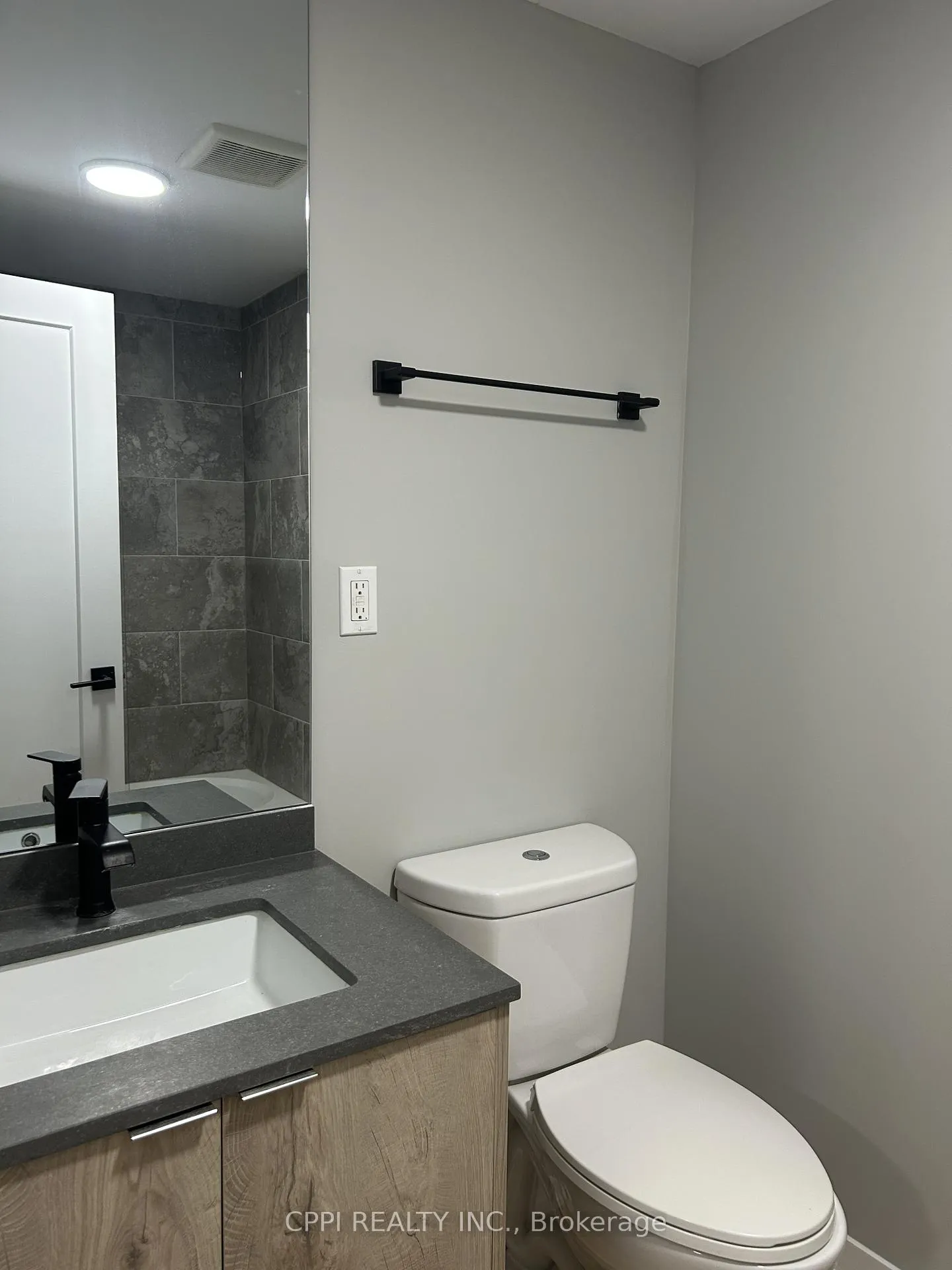 Photo 7 of Unit 506, 70 King Street E, Oshawa, Central — HOMEH