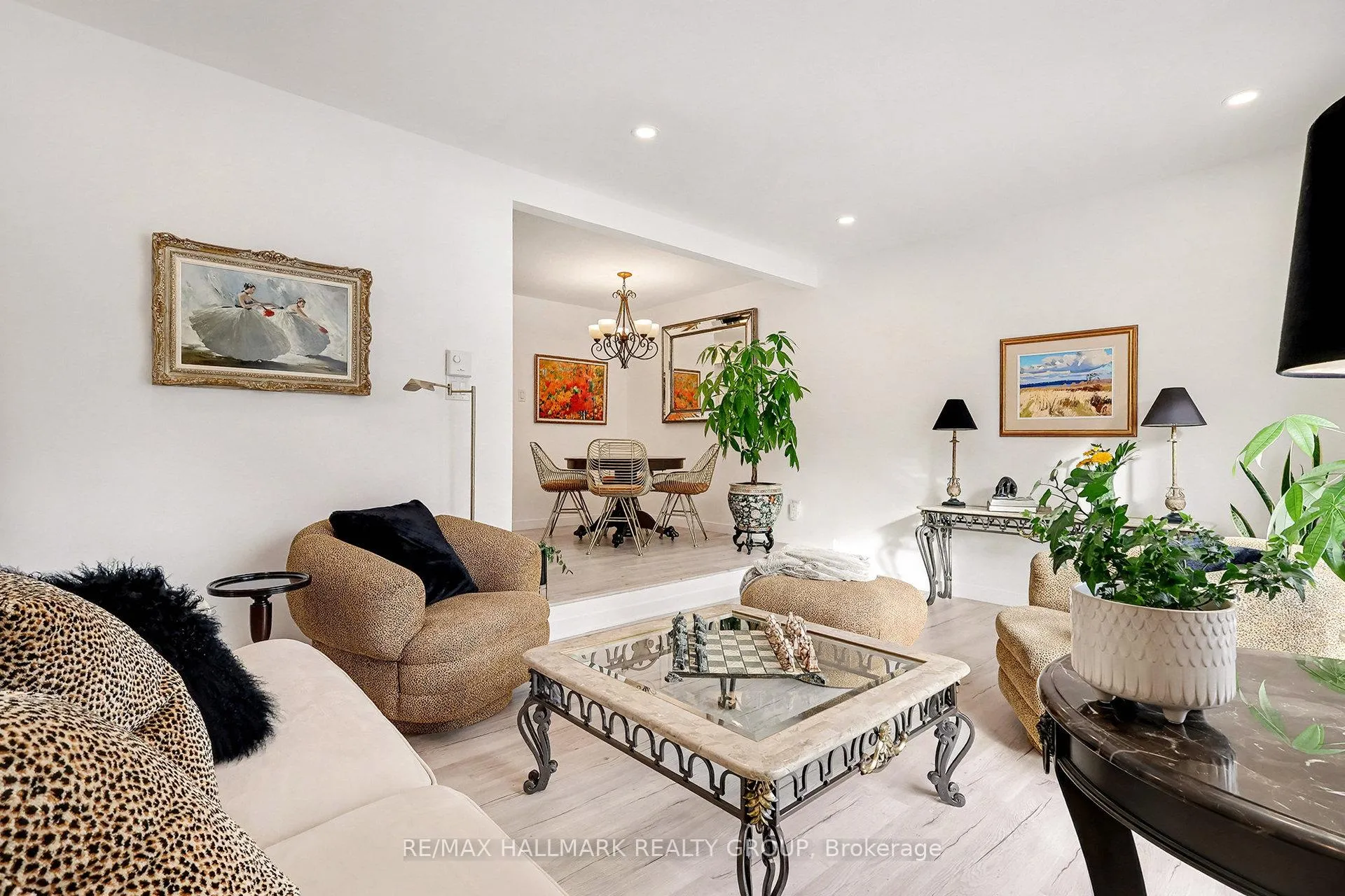 Photo 4 of 6861 Bilberry Drive, Ottawa, Convent Glen North — HOMEH
