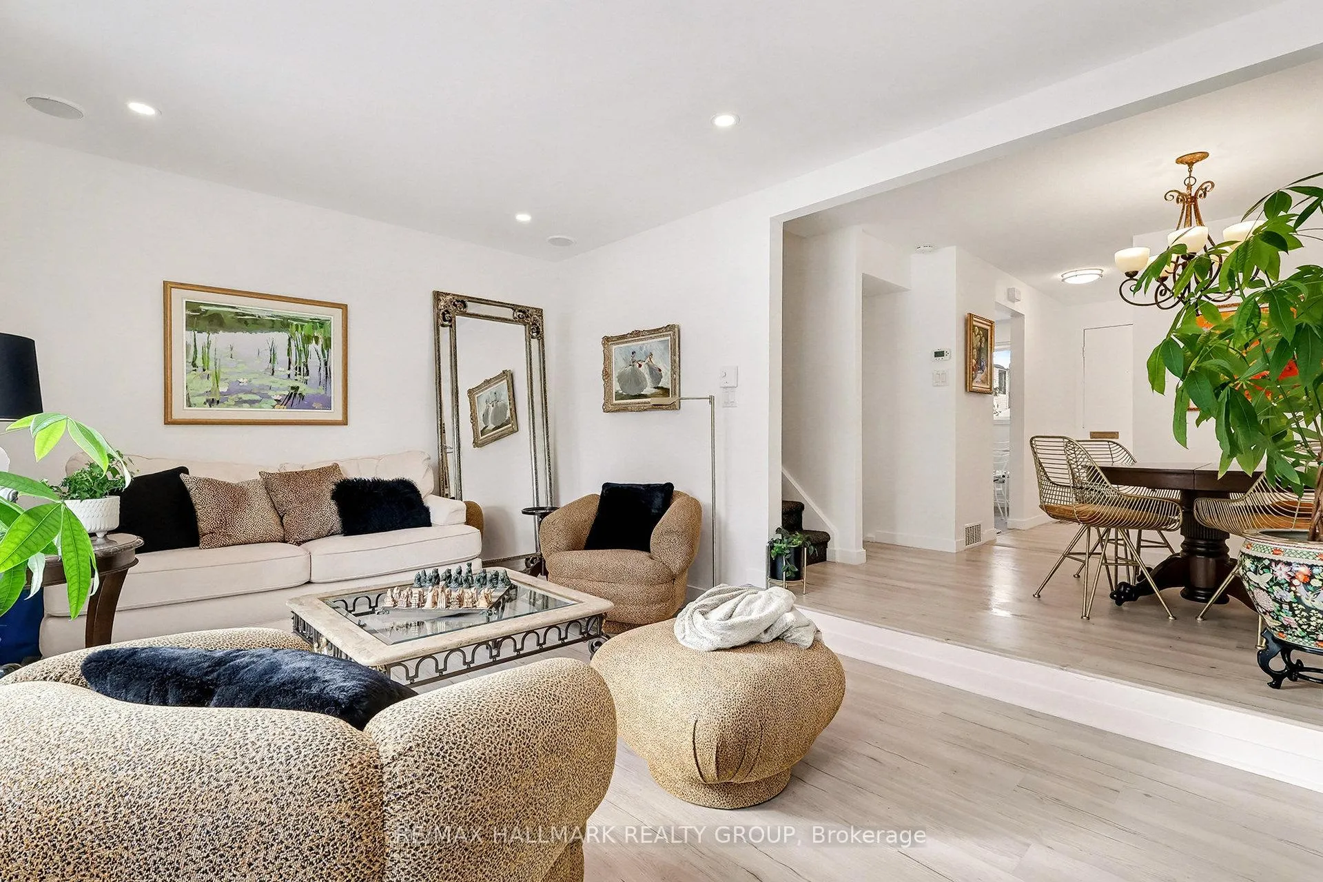 Photo 5 of 6861 Bilberry Drive, Ottawa, Convent Glen North — HOMEH