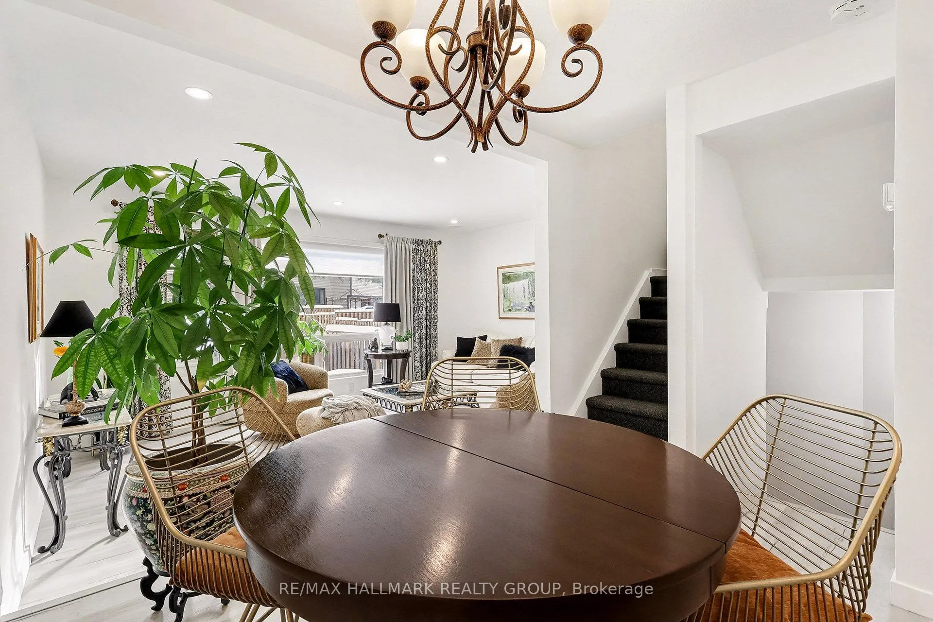 Photo 8 of 6861 Bilberry Drive, Ottawa, Convent Glen North — HOMEH