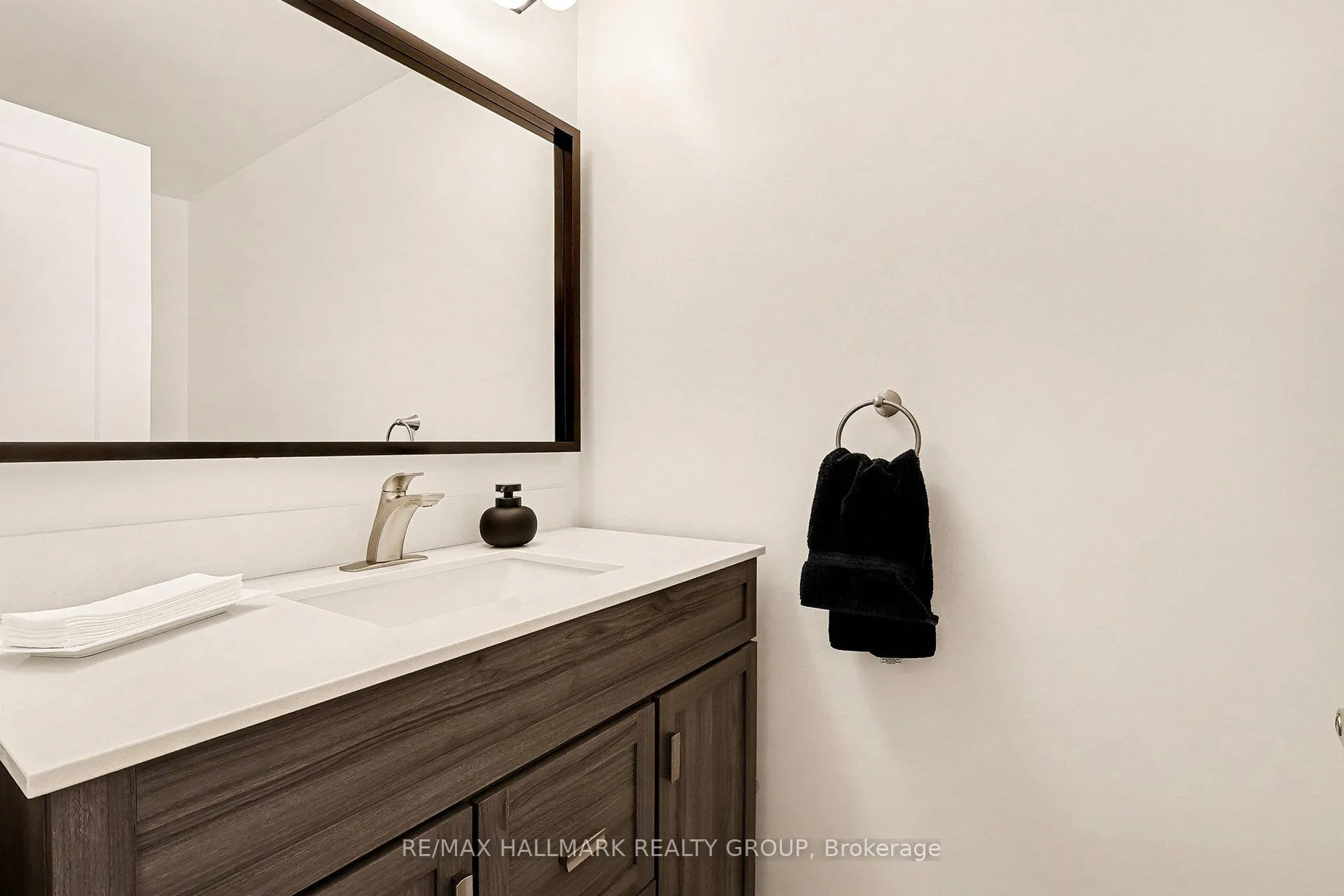 Photo 10 of 6861 Bilberry Drive, Ottawa, Convent Glen North — HOMEH