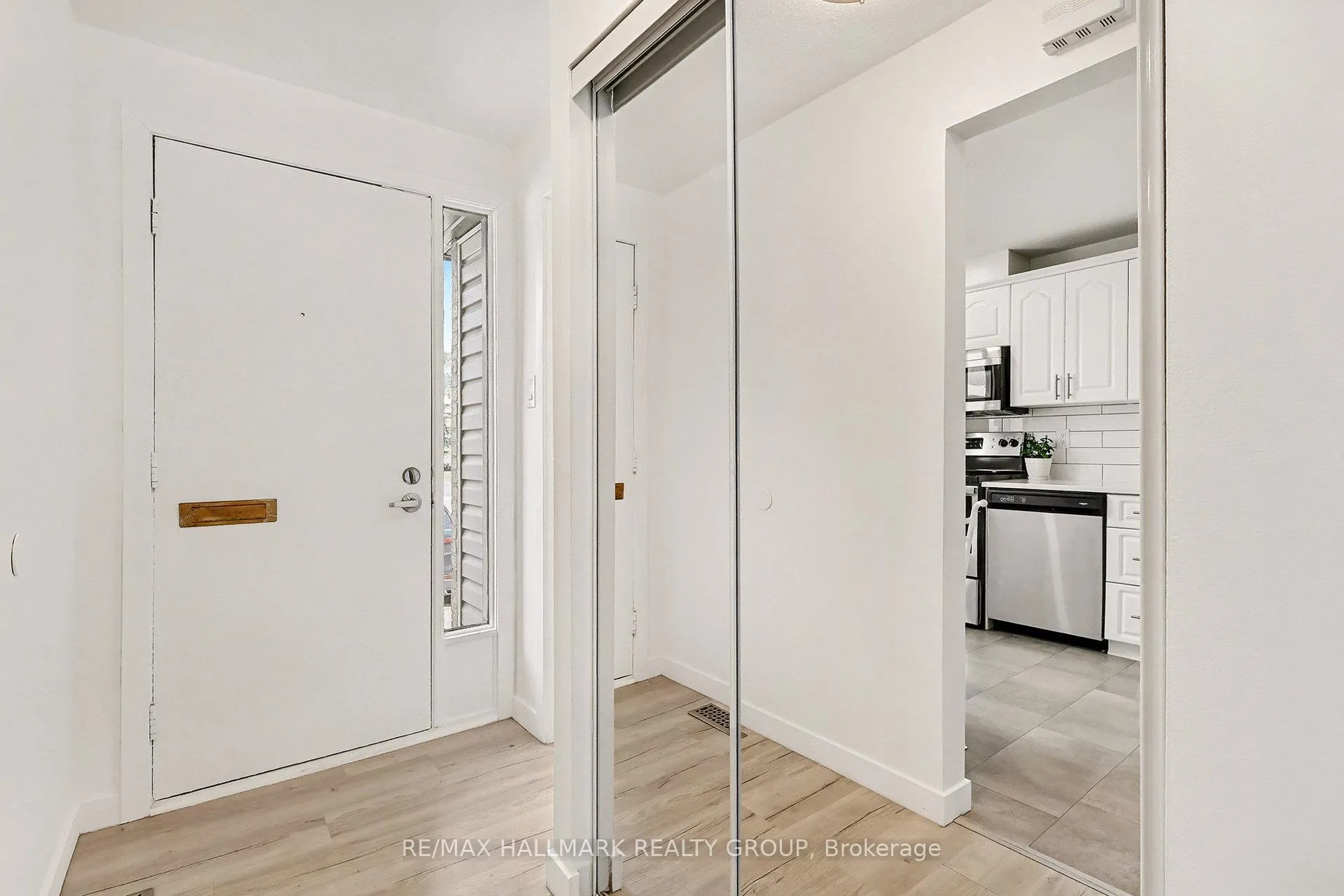 Photo 11 of 6861 Bilberry Drive, Ottawa, Convent Glen North — HOMEH
