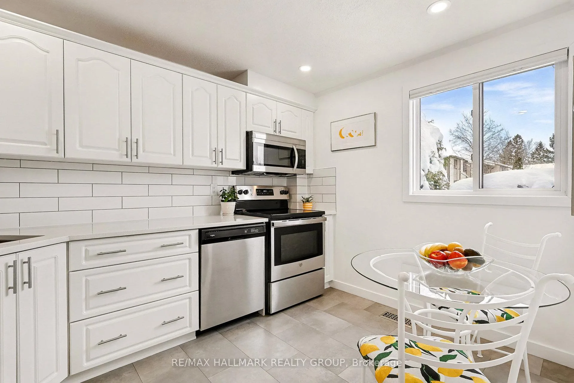Photo 12 of 6861 Bilberry Drive, Ottawa, Convent Glen North — HOMEH