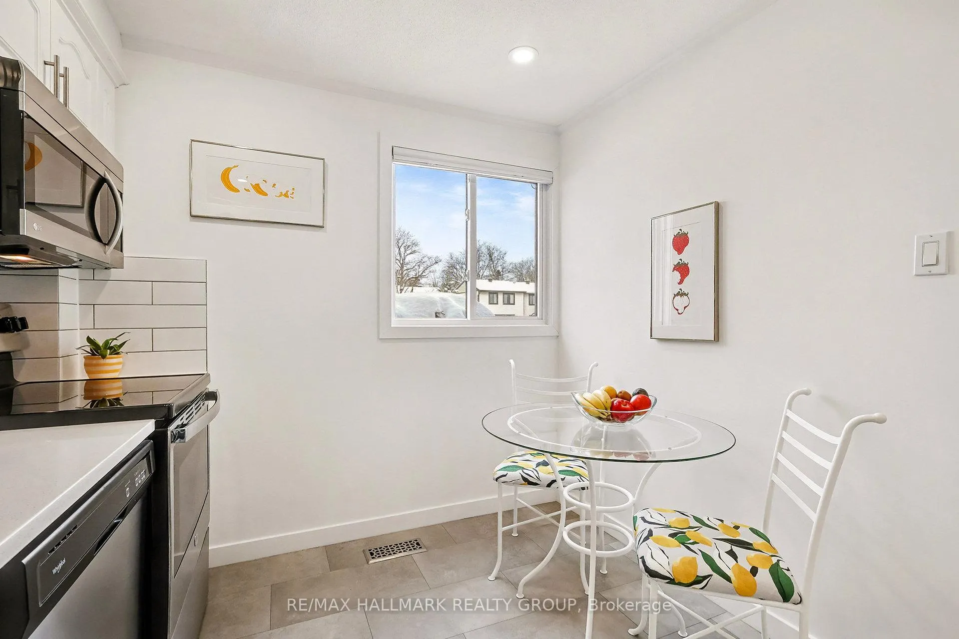 Photo 13 of 6861 Bilberry Drive, Ottawa, Convent Glen North — HOMEH