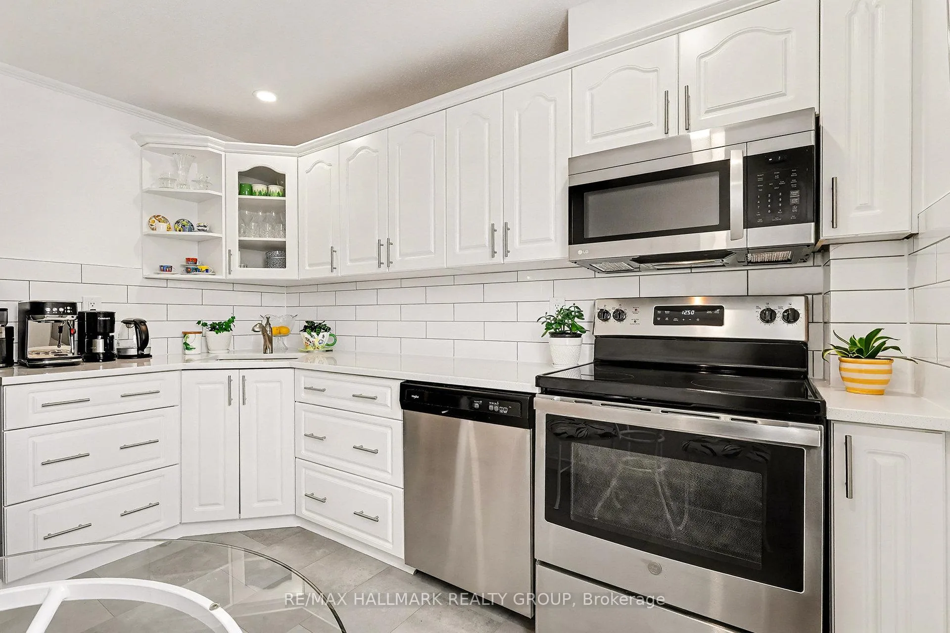 Photo 15 of 6861 Bilberry Drive, Ottawa, Convent Glen North — HOMEH