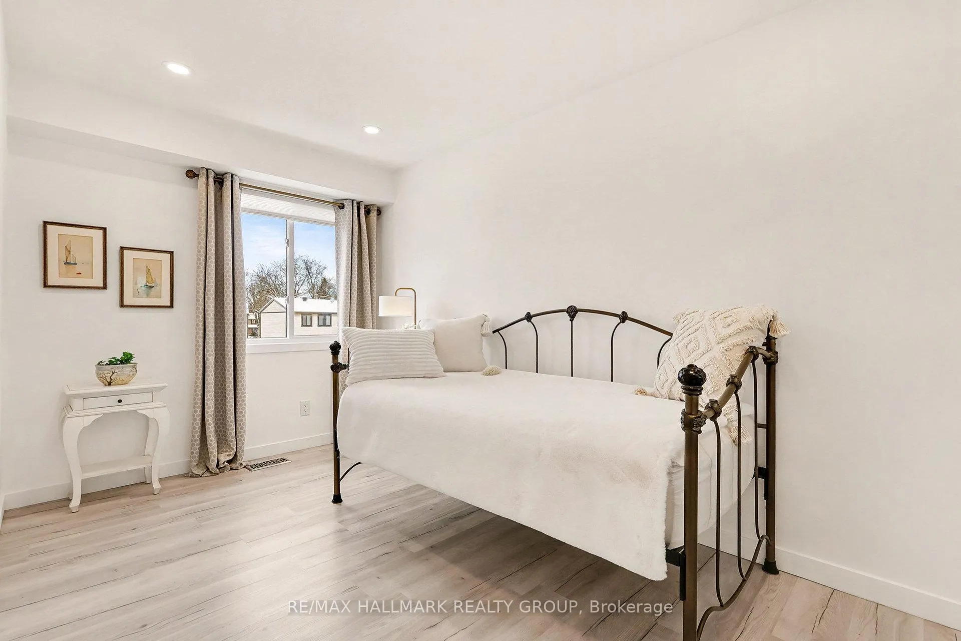 Photo 18 of 6861 Bilberry Drive, Ottawa, Convent Glen North — HOMEH