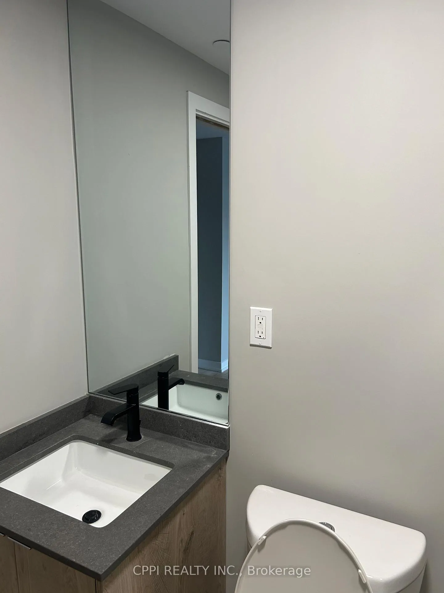 Photo 6 of Unit 513, 70 King Street E, Oshawa, Central — HOMEH
