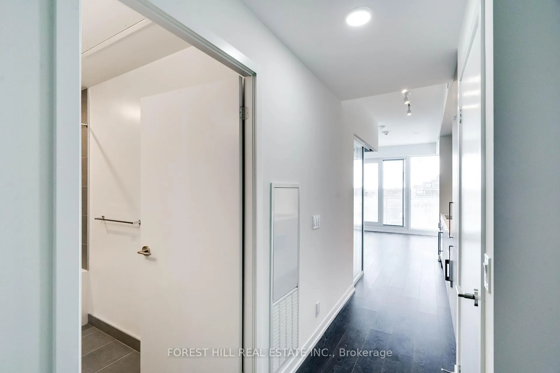 Photo 3 of Unit 516, 2020 Bathurst Street, Toronto, Humewood-Cedarvale — HOMEH