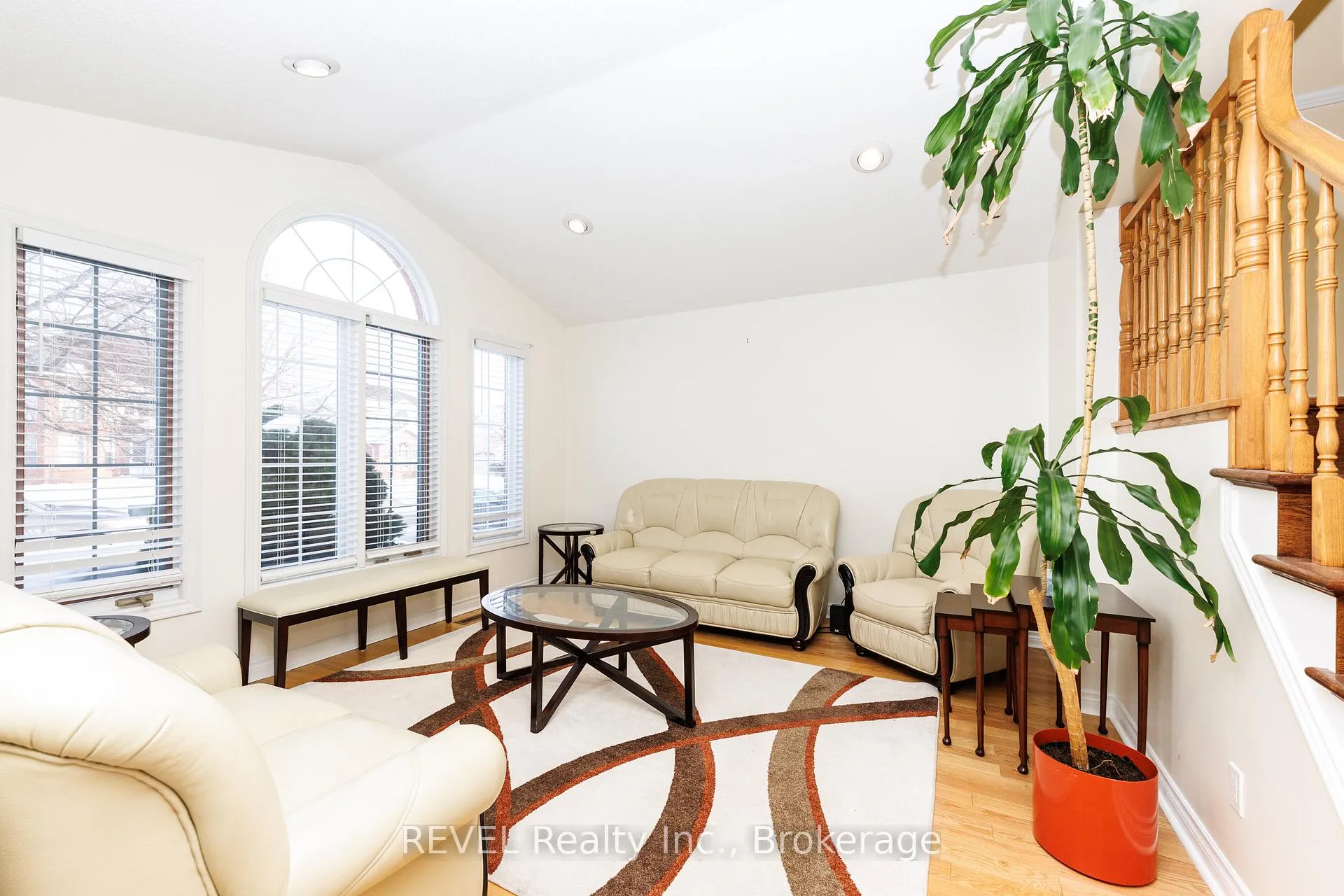 Photo 3 of Unit main, 16 Chessington Street, St. Catharines, Grapeview — HOMEH