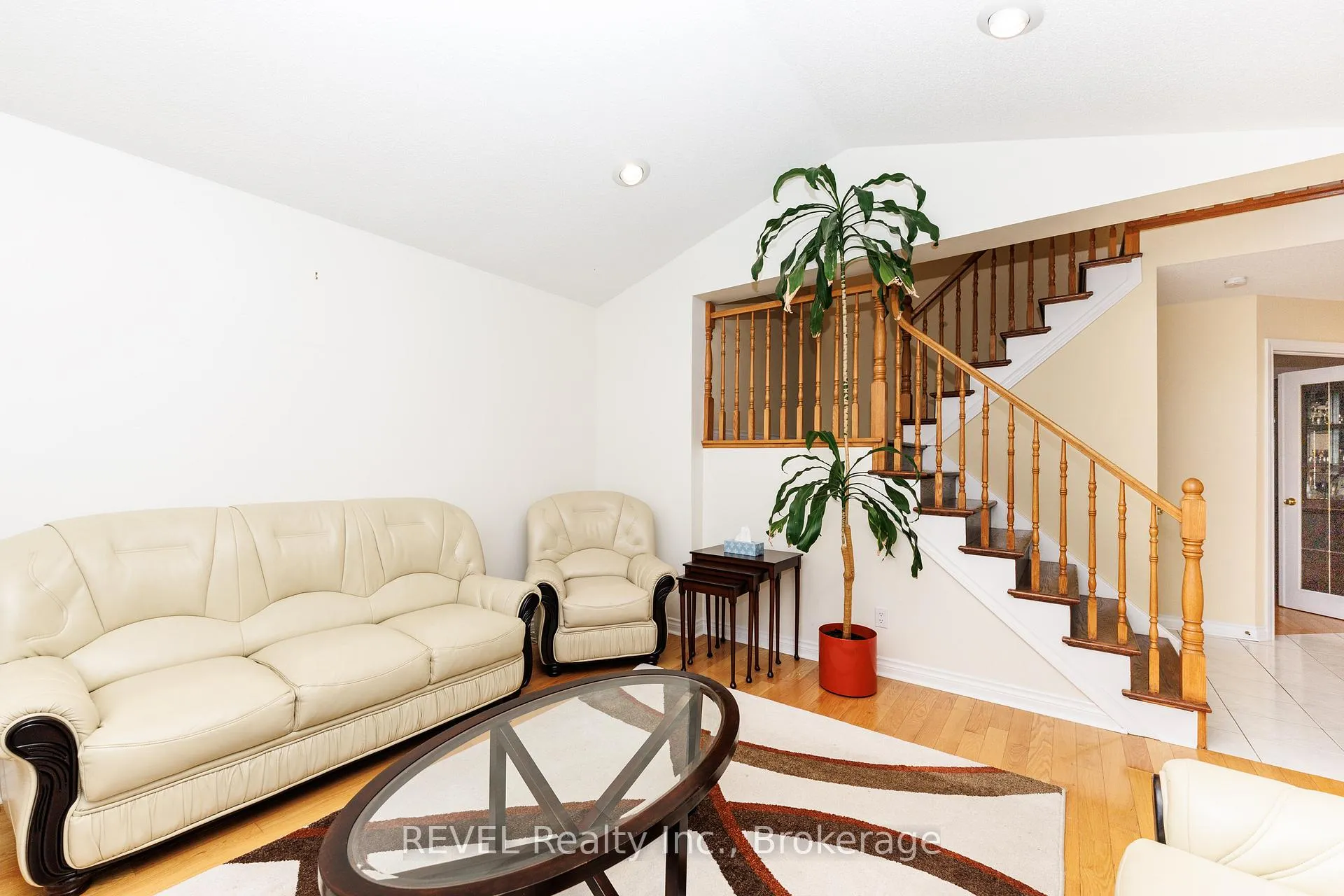 Photo 4 of Unit main, 16 Chessington Street, St. Catharines, Grapeview — HOMEH