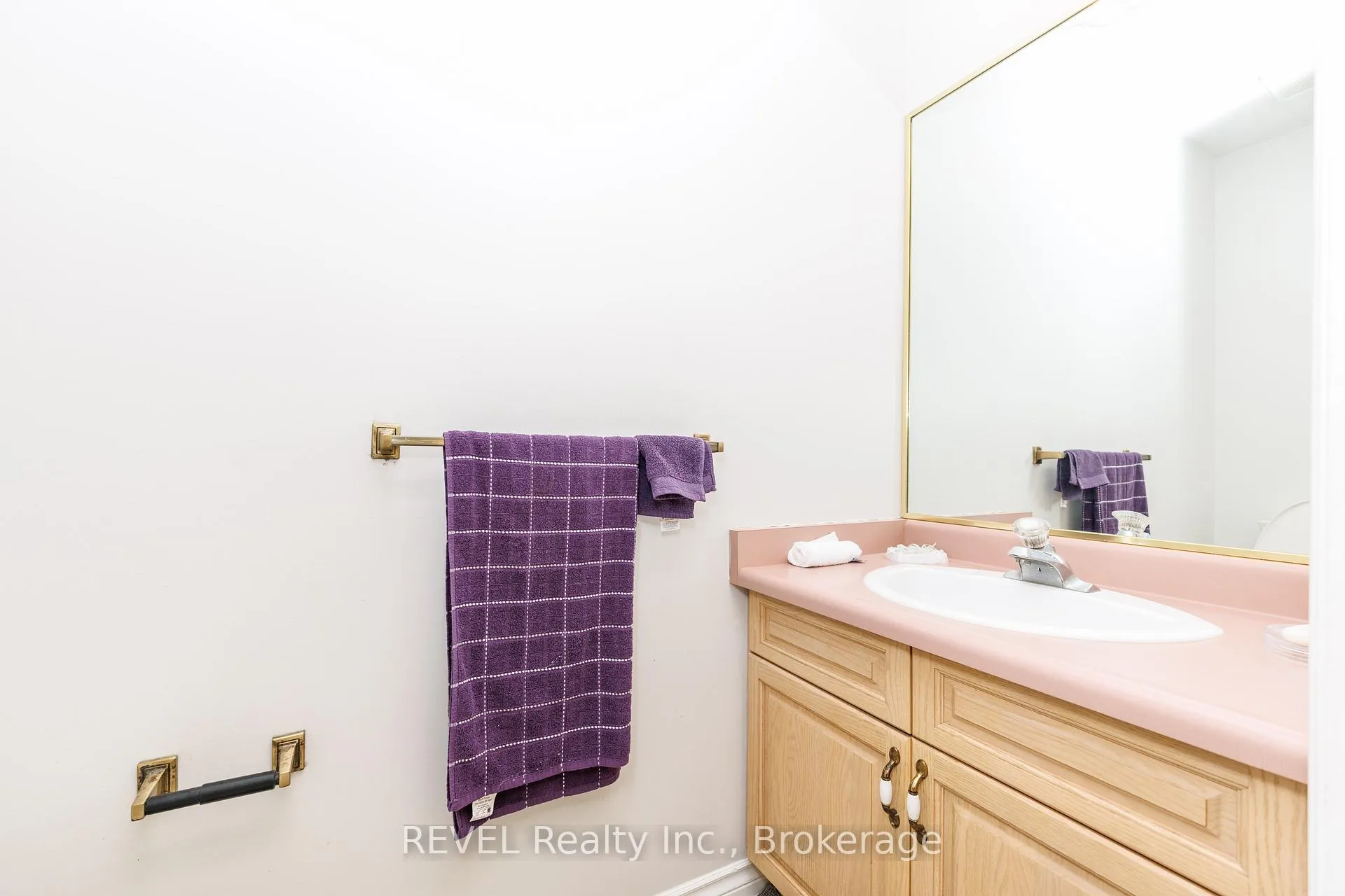 Photo 13 of Unit main, 16 Chessington Street, St. Catharines, Grapeview — HOMEH