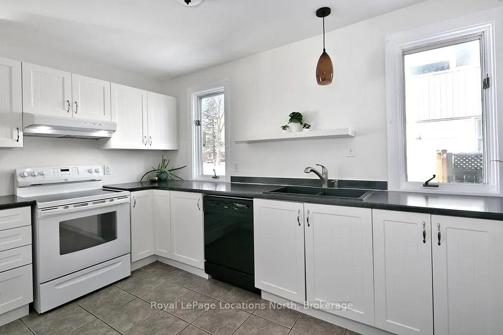 Photo 8 of 497 Maple Street, Collingwood — HOMEH